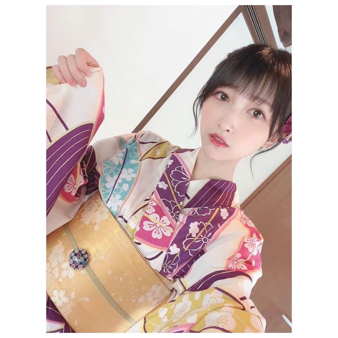 山崎エリイさんのインスタグラム写真 - (山崎エリイInstagram)「ㅤㅤㅤㅤㅤㅤㅤㅤㅤㅤㅤㅤㅤㅤㅤㅤㅤㅤㅤㅤㅤㅤㅤㅤㅤㅤㅤㅤㅤㅤㅤㅤㅤㅤㅤㅤㅤㅤㅤㅤㅤㅤㅤㅤㅤㅤㅤㅤㅤㅤㅤㅤ ㅤㅤㅤㅤㅤㅤㅤㅤㅤㅤㅤ  白地に色鮮やかな柄が目を引く お気に入りの浴衣🌾✨  髪飾りは お花や水引、リボンなど それぞれパーツごとに分かれていたものを メイクさんが一つずつ配置を考えながら、 素敵に仕上げてくださいました☺️💕 美的センスの塊。  #京都 #浴衣 #和装 #エリイと京都 #FCツアー #山崎エリイ #Erii」10月23日 19時49分 - erii_yamazaki