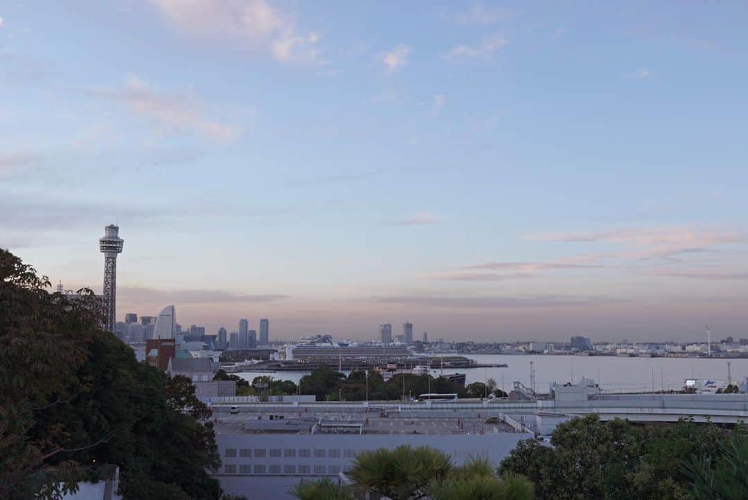 maari watanabe(まありん)のインスタグラム：「横浜の夕焼け🌆」