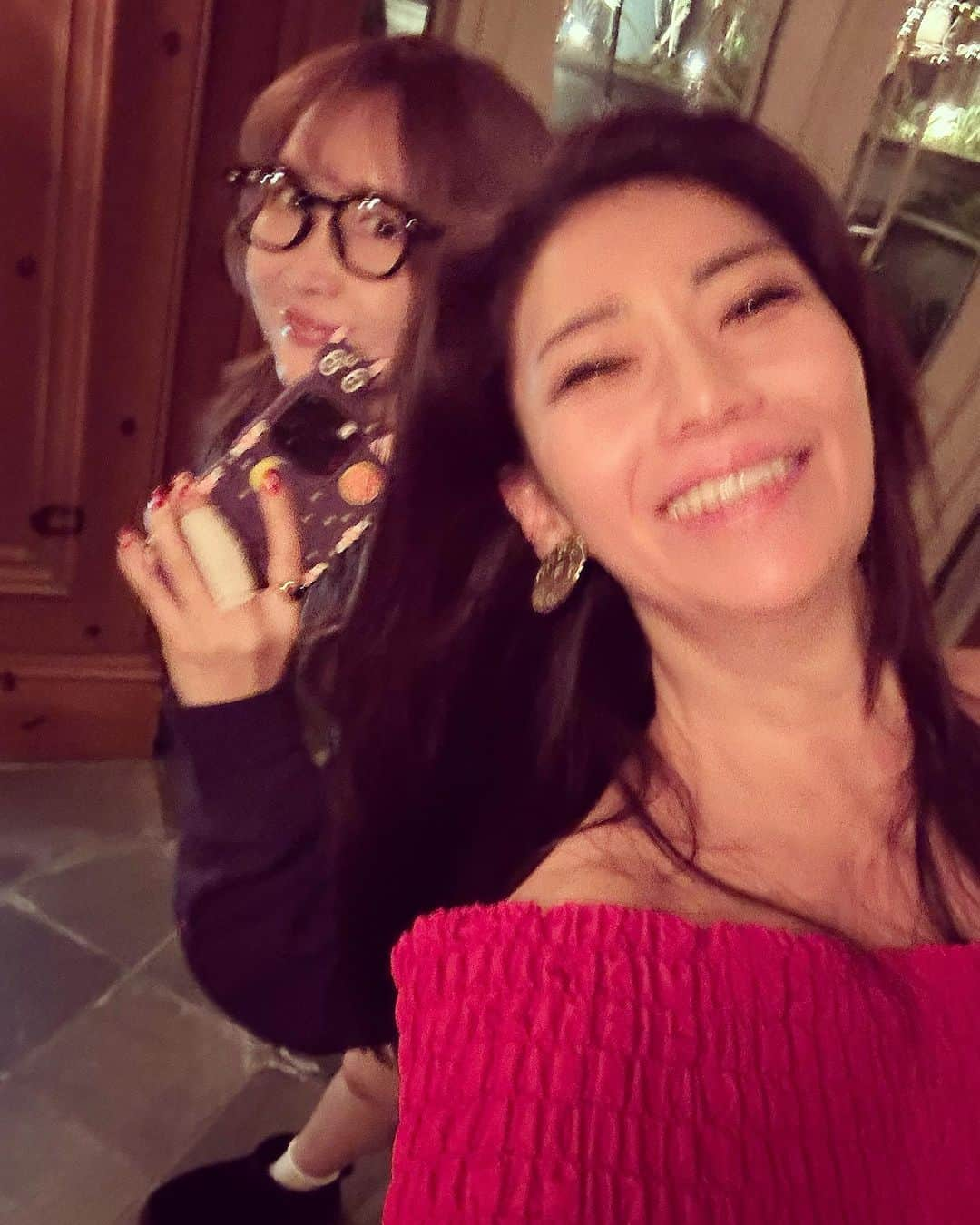 Taki Tanakaさんのインスタグラム写真 - (Taki TanakaInstagram)「w/ @saekoofficial in @ritzcarlton.osaka   1ヶ月ぶり以上の大阪。ポップアップイベントをしていたさえちゃんと晩ごはん。 ストーリーズ投稿しましたが紗栄子ファンのみなさま♡フィードにもアップしますね。  急に訪れても、お帰りなさいとあたたかく迎えてくれて、いろんなリクエストに応えてくださる#theritzcarltonosaka いつも感謝。  さて、今年も12月20日に @izapinkchristmas2023 を#ザリッツカールトン大阪 にて開催します。お楽しみに。  #saeko #紗栄子 @iza_official  #izastagram」10月23日 19時56分 - tanakataki