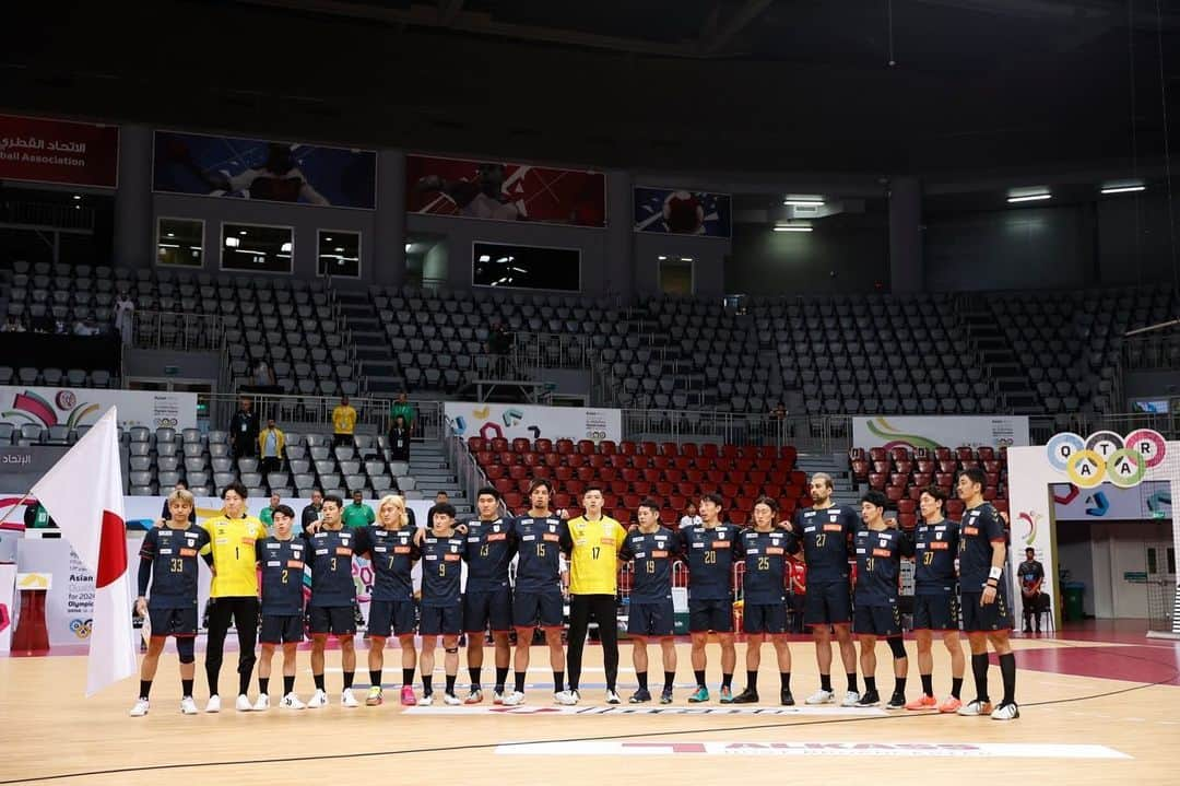 吉野樹さんのインスタグラム写真 - (吉野樹Instagram)「. Asian Men's Handball Qualification for Olympic Games 2024-Paris  パリオリンピックアジア予選　 予選リーグ1位通過することができました。  パリの切符掴むまで あと２つです。 みなさん共に戦いましょう🇯🇵  Photo by @tagucci42 📸  #彗星japan  #goforparis2024  #handball #asics  #bauerfeind  #asicsjapan  #soundmindsoundbody」10月23日 19時55分 - tatsuki.yoshino23