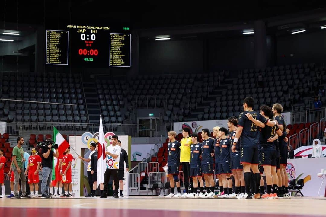 吉野樹さんのインスタグラム写真 - (吉野樹Instagram)「. Asian Men's Handball Qualification for Olympic Games 2024-Paris  パリオリンピックアジア予選　 予選リーグ1位通過することができました。  パリの切符掴むまで あと２つです。 みなさん共に戦いましょう🇯🇵  Photo by @tagucci42 📸  #彗星japan  #goforparis2024  #handball #asics  #bauerfeind  #asicsjapan  #soundmindsoundbody」10月23日 19時55分 - tatsuki.yoshino23