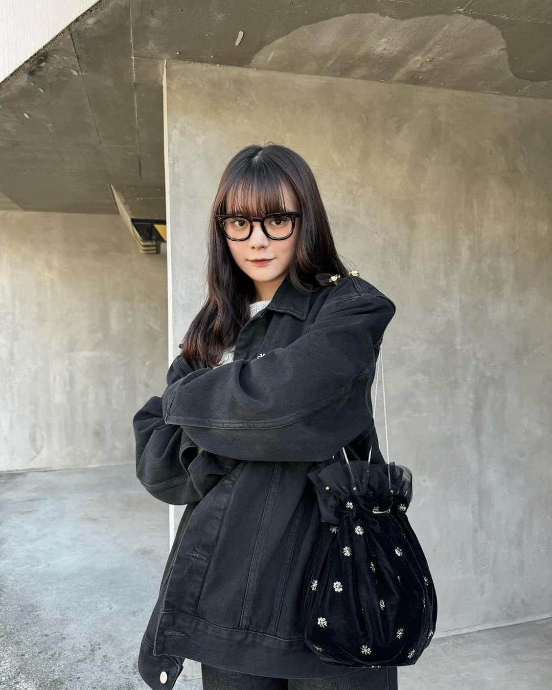 木村なつみのインスタグラム：「デニムに鼈甲かわいい、バッグもかわいい。🥸」
