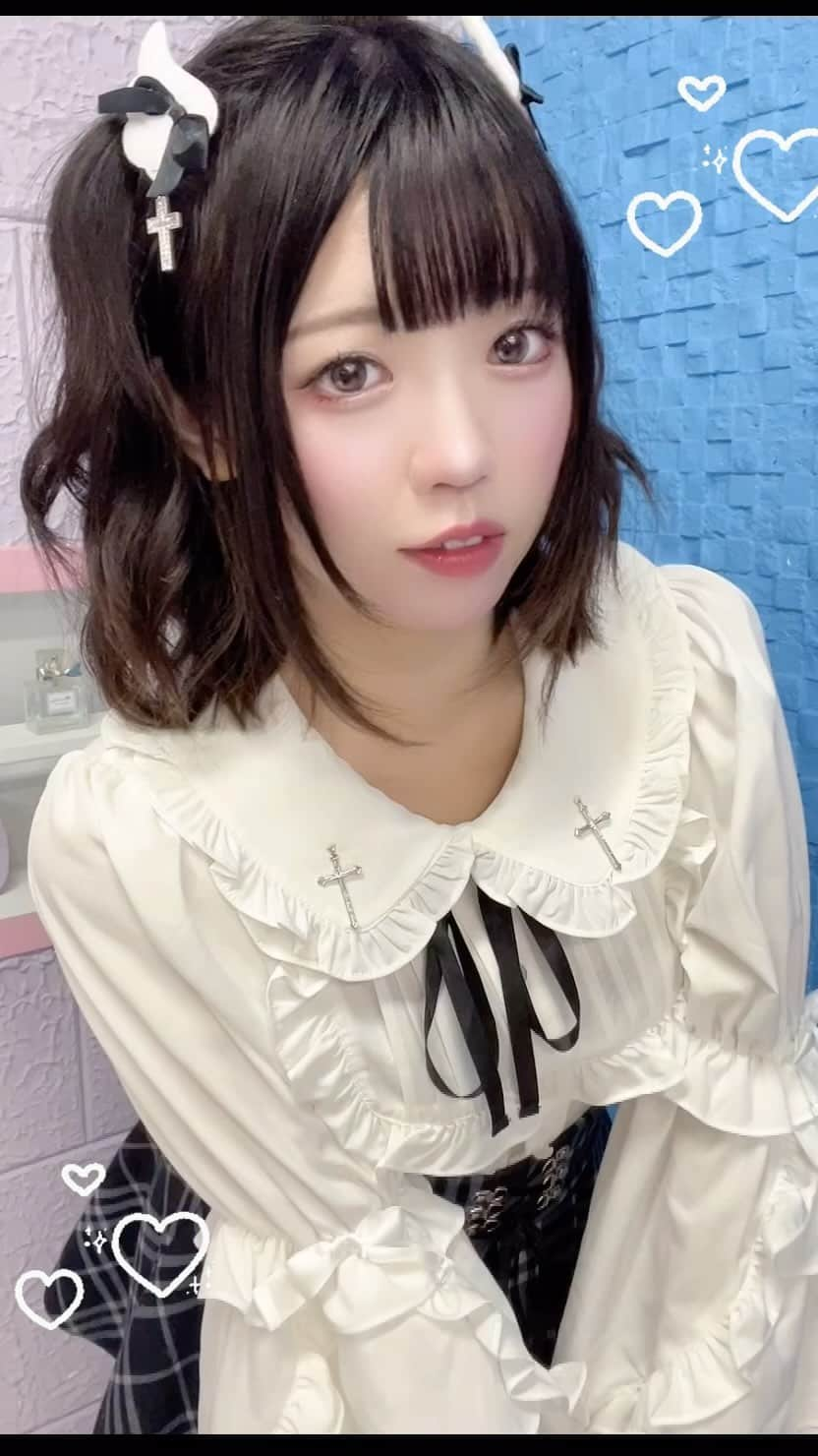 千夢のインスタグラム：「たまにはまったりいこう🎀 ・  (音ありで聞いてね♡) おニューの秋服を撮影してもらったときの動画💕 髪の毛もふわふわにしてもらったよん〜✨ #ロリータ #ロリータファッション  #ロリータ服 #ロリータコーデ コーデ #cosplay #cosplayer #cosplays #cosplaying #cosplaygirl #cosplaymodel #cosplayersofinstagram #cosplaymakeup #model #kawaii #japanesecosplay #japaneseidol  #japan_of_insta  #japanesegirl #japanesegirls  #instafollow #followme  #selfiegirl #selfie #コスプレ #コスプレイヤー」