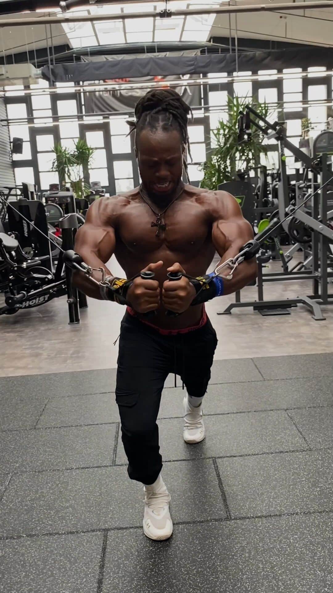 のインスタグラム：「Unlock your Potential  Every Rep. Every Set. Every Day 💪🏾🔥  It's not just about sculpting muscles, it's about sculpting character.   Each rep, each set, each drop of sweat is a testament to your dedication, discipline, and determination.   Self-development isn't limited to what you see in the mirror; it's about becoming the best version of yourself from the inside out. 💪🏾  Embrace the grind, chase your goals, and watch as you grow stronger in body and spirit.   Your journey in the gym is a metaphor for the journey of life itself - continuous improvement, resilience, and the unwavering belief that you can achieve anything you set your mind to 🔥」