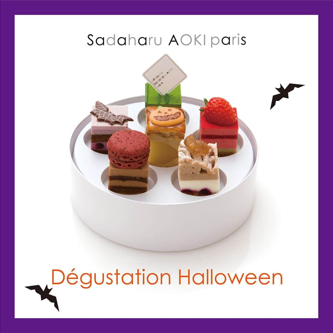 pâtisserie Sadaharu AOKI parisさんのインスタグラム写真 - (pâtisserie Sadaharu AOKI parisInstagram)「🎃👻🦇 アオキのケーキをひと口ずつ楽しめるケーキセット「デギュスタシオン」が今年もハロウィンバージョンで登場です！  キュートなジャック・オー・ランタンとコウモリのショコラを飾った「デギュスタシオン ハロウィン」。定番のケーキに、季節限定の「マロン フリュイ ルージュ」や「ポワール キャラメル」をプラスしました。  アオキのケーキで楽しいハロウィンをどうぞ！ ＿＿＿＿＿＿＿＿＿＿＿＿＿＿＿＿＿＿  【販売店舗】 サダハルアオキ全店舗（木更津店・オンラインショップ・催事店舗は除く）  【販売期間】 販売中～10月31日（火）まで ＿＿＿＿＿＿＿＿＿＿＿＿＿＿＿＿＿＿  ※都合によりやむを得ず変更する場合がござ います。 ※横浜髙島屋店、JR名古屋タカシマヤ店は一部仕様が異なります。  #patisseriesadaharuaokiparis #パティスリーサダハルアオキパリ #sadaharuaokiparis #サダハルアオキパリ #sadaharuaoki #サダハルアオキ #丸の内 #六本木 #新宿 #渋谷 #名古屋 #横浜 #軽井沢 #京都 #halloween #ハロウィン #ハロウィーン #ハロウィングルメ」10月23日 20時00分 - sadaharuaoki_official