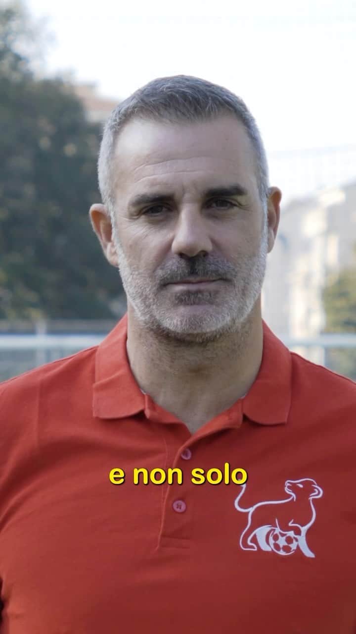 ステファノ・ソレンティーノのインスタグラム：「PARTE L’ACADEMY SORRENTINO IN TOUR ⚽️✈️  ➡️ Un tour in giro per l’Italia (e non solo 👀) in cui potremo incontrarci e imparare i segreti di un portiere professionista!   📲 Seguiteci per rimanere aggiornati sulle date e le location  ✅ Vi aspettiamo numerosi!   #BeKings」