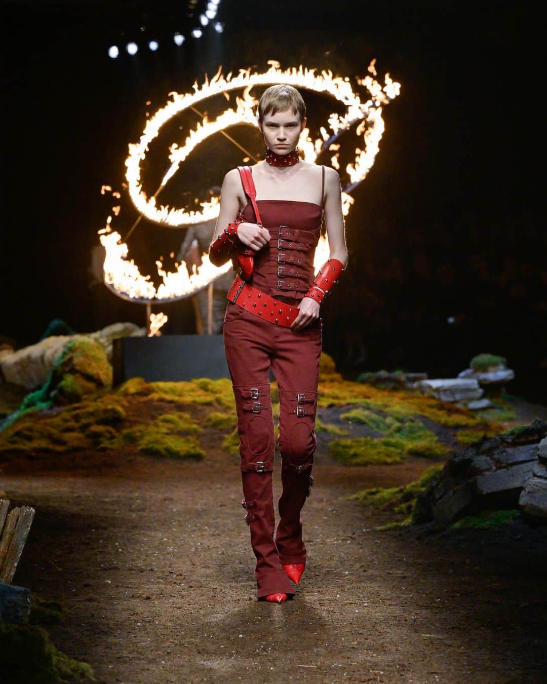 ブルマリンさんのインスタグラム写真 - (ブルマリンInstagram)「FALL WINTER 2023⁣ ⁣ The buckled series from Blumarine Fall Winter 2023 show is now available. Discover more via the link in bio.⁣ ⁣ #Blumarine #BlumarineFW23」10月23日 20時03分 - blumarine