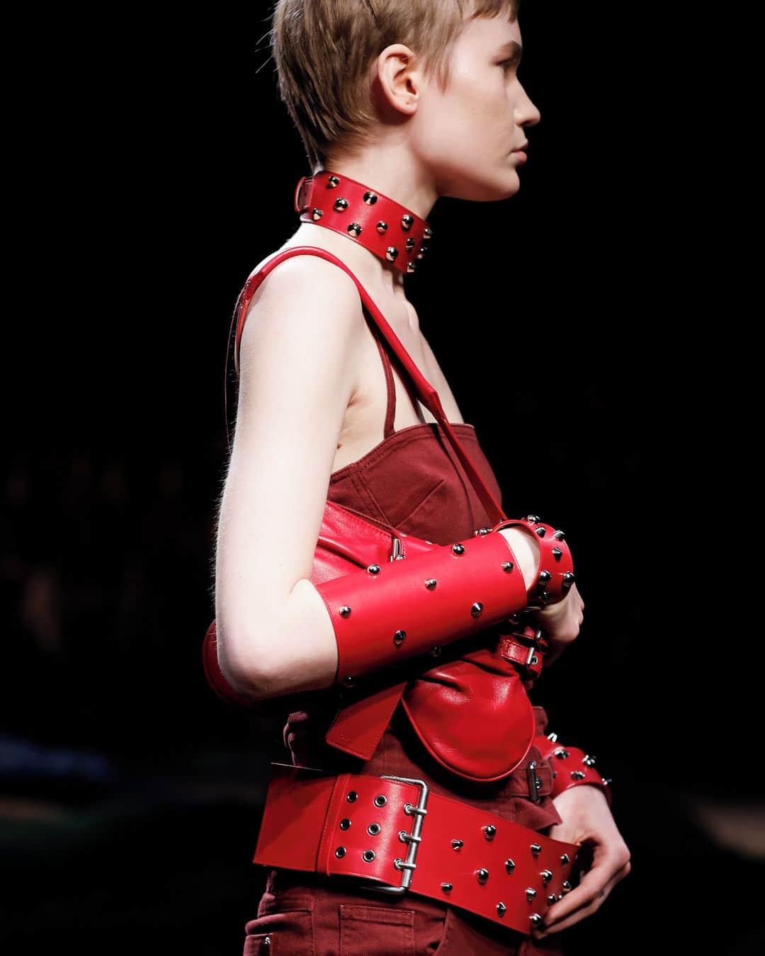 ブルマリンさんのインスタグラム写真 - (ブルマリンInstagram)「FALL WINTER 2023⁣ ⁣ The buckled series from Blumarine Fall Winter 2023 show is now available. Discover more via the link in bio.⁣ ⁣ #Blumarine #BlumarineFW23」10月23日 20時03分 - blumarine