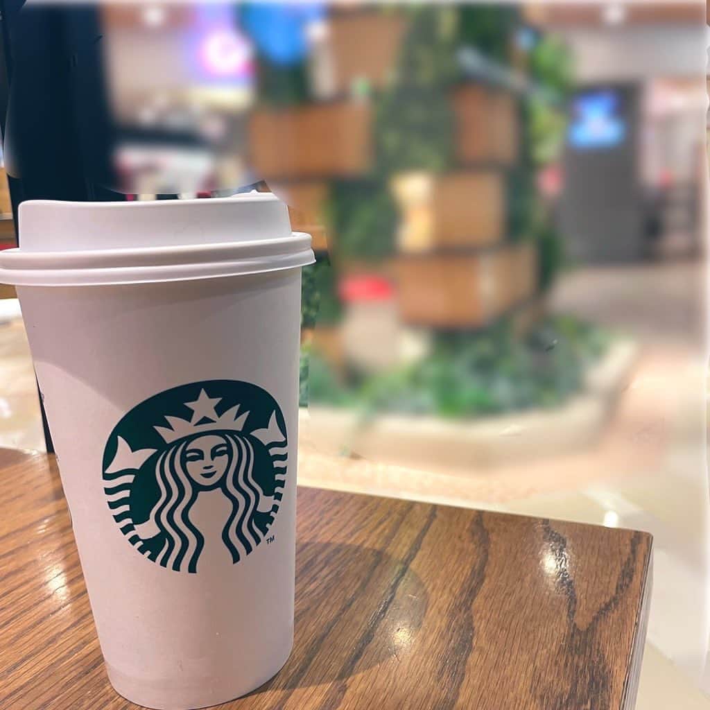 あつひろさんのインスタグラム写真 - (あつひろInstagram)「紙のストローいまだに慣れない  #Starbucks #スターバックス #スタバ」10月23日 20時12分 - atsuhiro0613