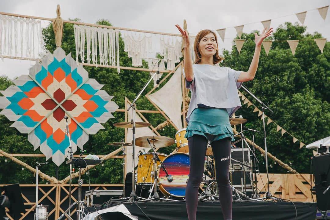 内田絢子さんのインスタグラム写真 - (内田絢子Instagram)「✴︎Chillin' Vibes 2023✴︎  🧘‍♀️MORNING YOGA🧘‍♂️ 万博記念公園の清々しい朝の空気を身体いっぱいに広げるYOGA！！とっても気持ちよかったです。ご参加いただいた皆様、ありがとうございました。  ちびっ子たちも一緒にやってくれて、可愛かったなぁ♡  photo by @mini12du   #chillinvibes2023 #chillinvibes  #チリンバイブス #ヨガ #yoga #morningyoga #parkyoga」10月23日 20時13分 - uccijun