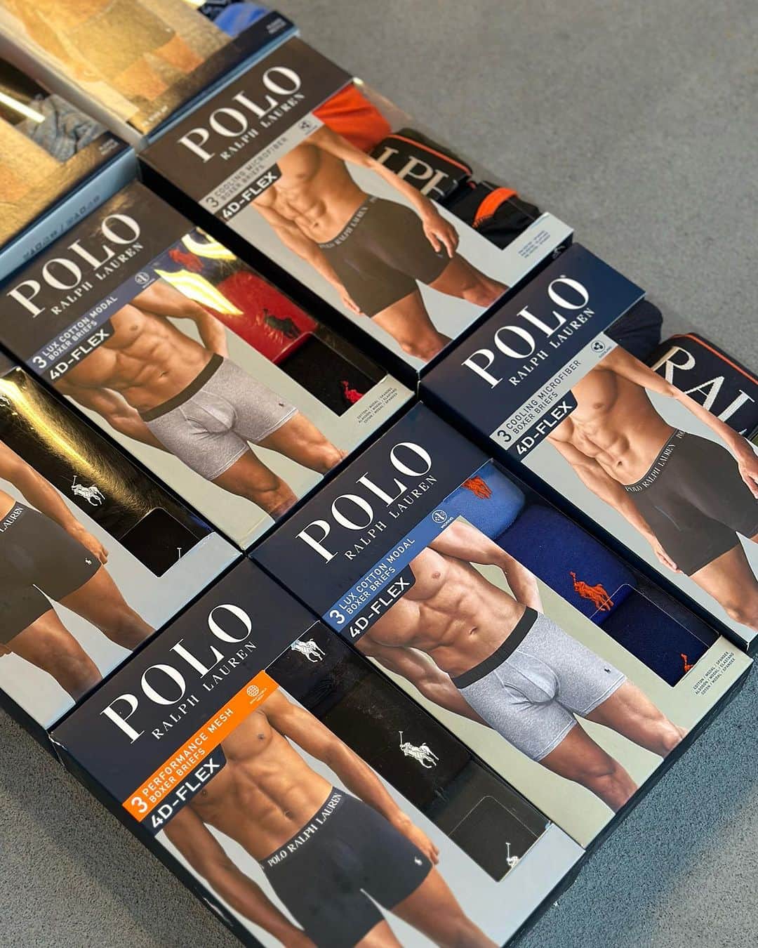 GROW AROUNDのインスタグラム：「#growaroundnewarrivals  POLO RALPH LAUREN  BOXER BRIEF US限定の伸縮性、速乾性に優れた4D FLEX素材のボクサーが入荷しています！！ 定番のCLASSIC FITのCOTTONも再入荷してます！！」