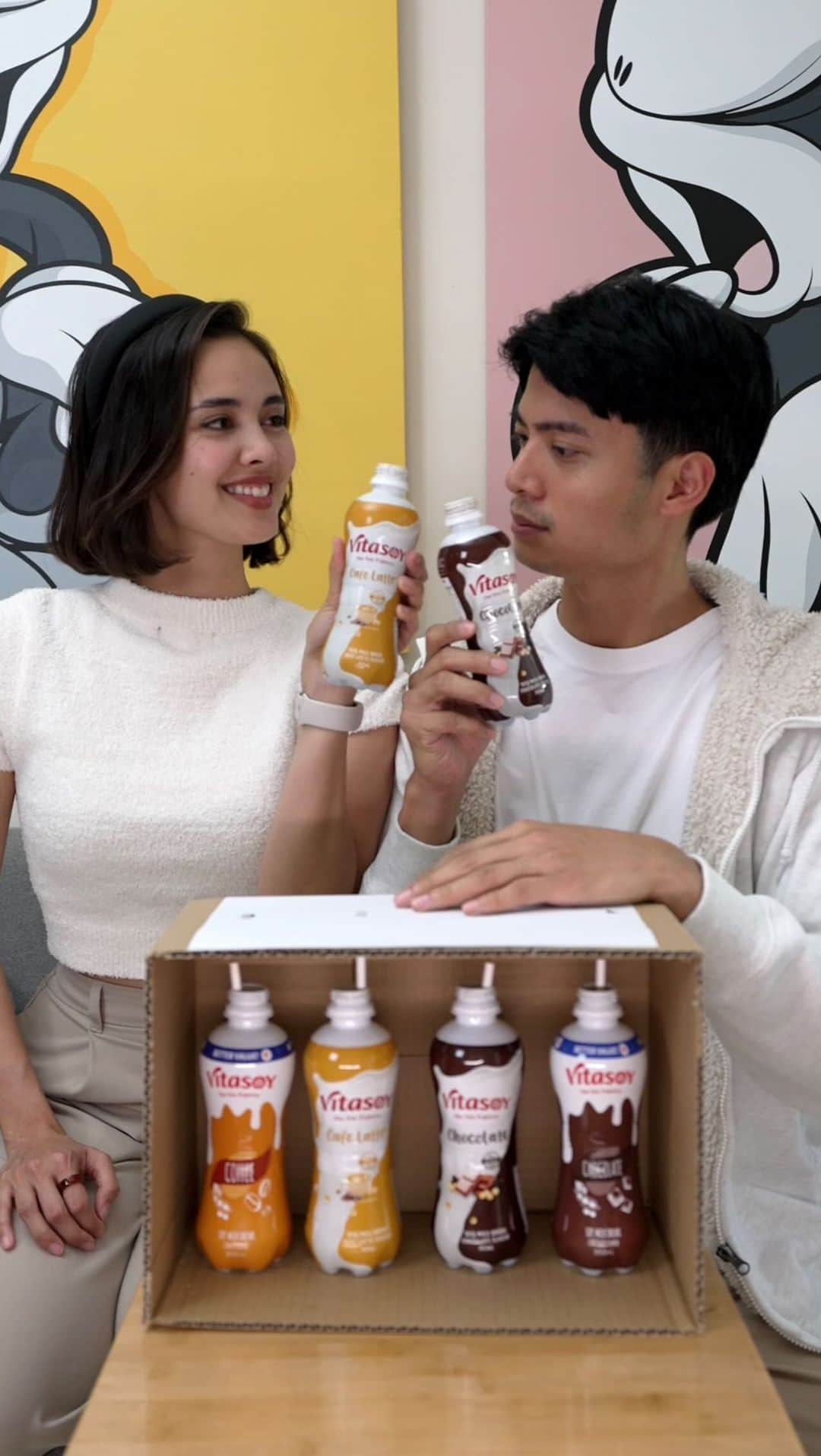 ミーガン・ヤングのインスタグラム：「The new and improved Vitasoy Chocolate and Cafe Latte is undeniably tastier! We put our own tastebuds to the test along with some friends and the verdict is loud and clear. If you want a yummy snack to brighten up your day, the new and improved Vitasoy drinks are just for you 🙂」