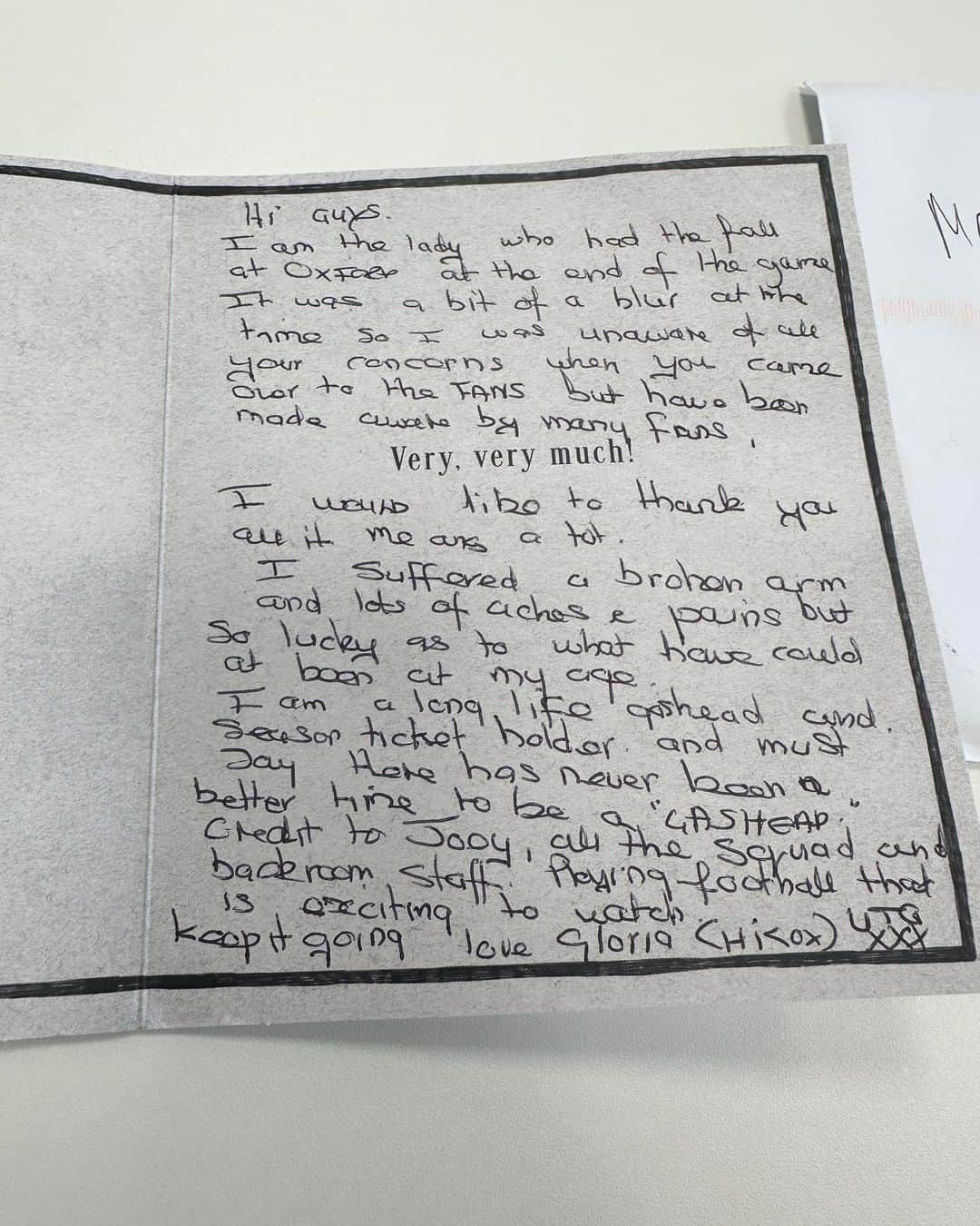 ジョーイ・バートンさんのインスタグラム写真 - (ジョーイ・バートンInstagram)「Received a lovely card from a life long Gashead this morning, Gloria.   Good to see she is on the mend after a tumble at Oxford (A). @Official_BRFC   Thanks for the card.   💙  UTG」10月23日 20時14分 - joey7bartonofficial