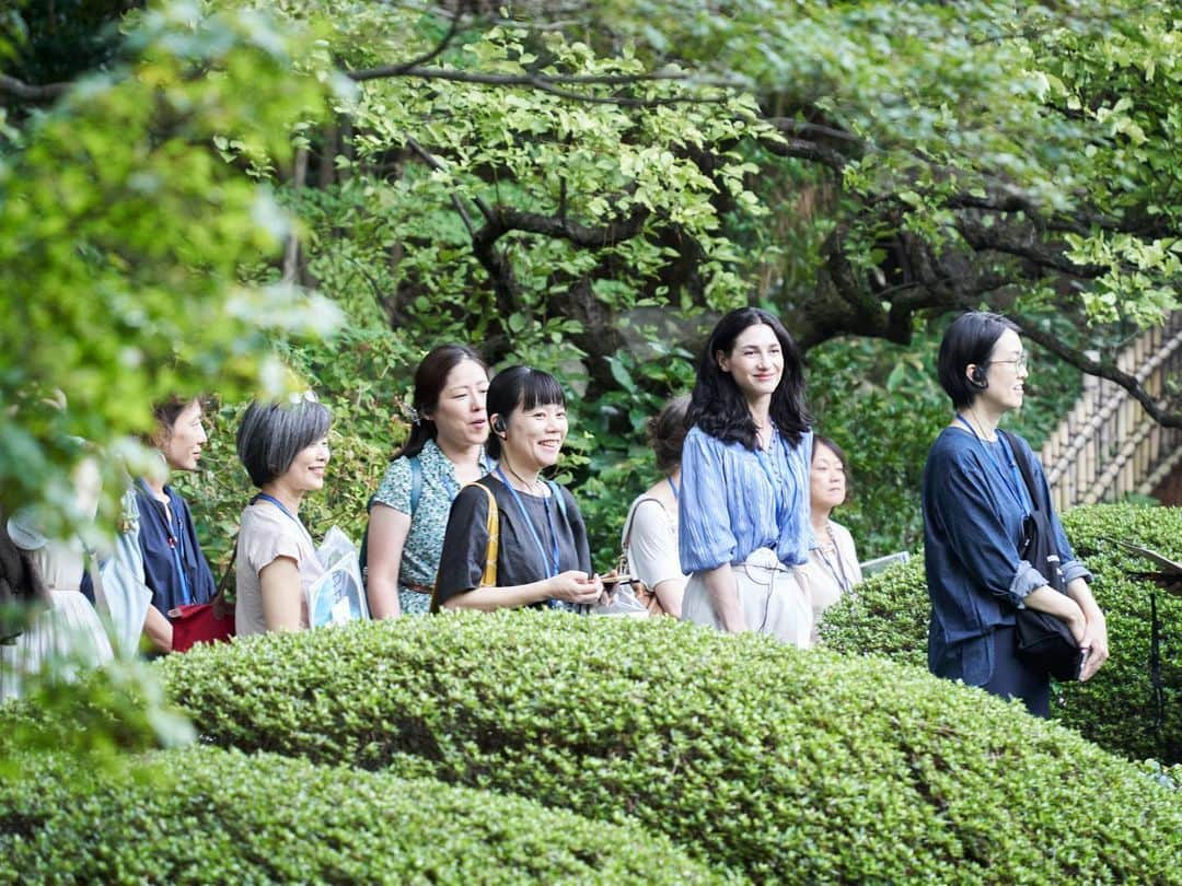 Promoting Tokyo Culture都庁文化振興部さんのインスタグラム写真 - (Promoting Tokyo Culture都庁文化振興部Instagram)「Thank you for participating in "MEETUP IN THE GARDEN"!  On September 22, "MEETUP IN THE GARDEN" was held at the Tokyo Metropolitan Teien Art Museum where a total of 17 followers with a keen interest in Tokyo art and culture were welcomed on a special tour of the lush garden and a press preview of a special exhibition.  Here are some of the highlights!  The Tokyo Metropolitan Teien Art Museum is currently holding a special exhibition "The Art Deco Garden: Exploring the Aesthetic Fruit of the Residence of Prince Asaka" to commemorate its 40th anniversary until Sunday, December 10th. We invite you to visit the beautiful space and spacious garden!  "The Art Deco Garden: Exploring the Aesthetic Fruit of the Residence of Prince Asaka" Dates: Sept. 23 - Dec. 10, 2023 Venue: Tokyo Metropolitan Teien Art Museum Hours: 10:00 - 18:00 (Admission until 30 minutes before closing) Closed: Mondays and Tuesdays (Open until 20:00 on November 17, 18, 24, 25, and Dec. 1, 2 for evening hours; admission until 19:30) Admission: Adults: 1,400 yen; University students: 1,120 yen; Junior high school students, high school students, and those 65 years and older: 700 yen. Free for elementary school students and younger and junior high school students residing and attending school in Tokyo.  9月22日、東京都庭園美術館にて『MEETUP IN THE GARDEN』を開催しました！  東京のアートやカルチャーに関心の高い総勢17名のフォロワーの皆さまを迎え、和気藹々とした雰囲気の中、企画展の内覧会や緑豊かな庭園を巡る特別ツアーを実施しました。 MEETUP IN THE GARDENの様子はハイライトにまとめていますので、ぜひチェックしてみてください。  東京都庭園美術館では12月10日（日）まで、開館40周年を記念した企画展「装飾の庭　朝香宮邸のアール・デコと庭園芸術」を開催中です。 皆さまもぜひ、旧朝香宮邸の美しい空間や広々とした庭園を訪れてみてください。  【開催概要】 装飾の庭 朝香宮邸のアール・デコと庭園芸術 会期：2023年9月23日(土) - 12月10日(日) 会場：東京都庭園美術館 開館時間：10:00 – 18:00 (入場は閉館の30分前まで) 休館日：月曜日・火曜日 （11月17日（金）、18日（土）、24日（金）、25日（土）、12月1日（金）、2日（土）は夜間開館のため夜20:00まで開館・入館は19:30まで） 入場料：一般 1,400円／大学生 1,120円／中学生・高校生・65歳以上：700円／小学生以下および都内在住在学の中学生は無料  #tokyoartsandculture  #Teien40th #tokyometropolitanteienartmuseum #teienartmuseum #artoftheday #fineart #artstagram #artlover #fineartphotography #art_of_japan_ #artjournal #artworld #artphoto #arthistory #finearts #artworkoftheday #artandculture #artsandculture」10月23日 20時15分 - tokyoartsandculture