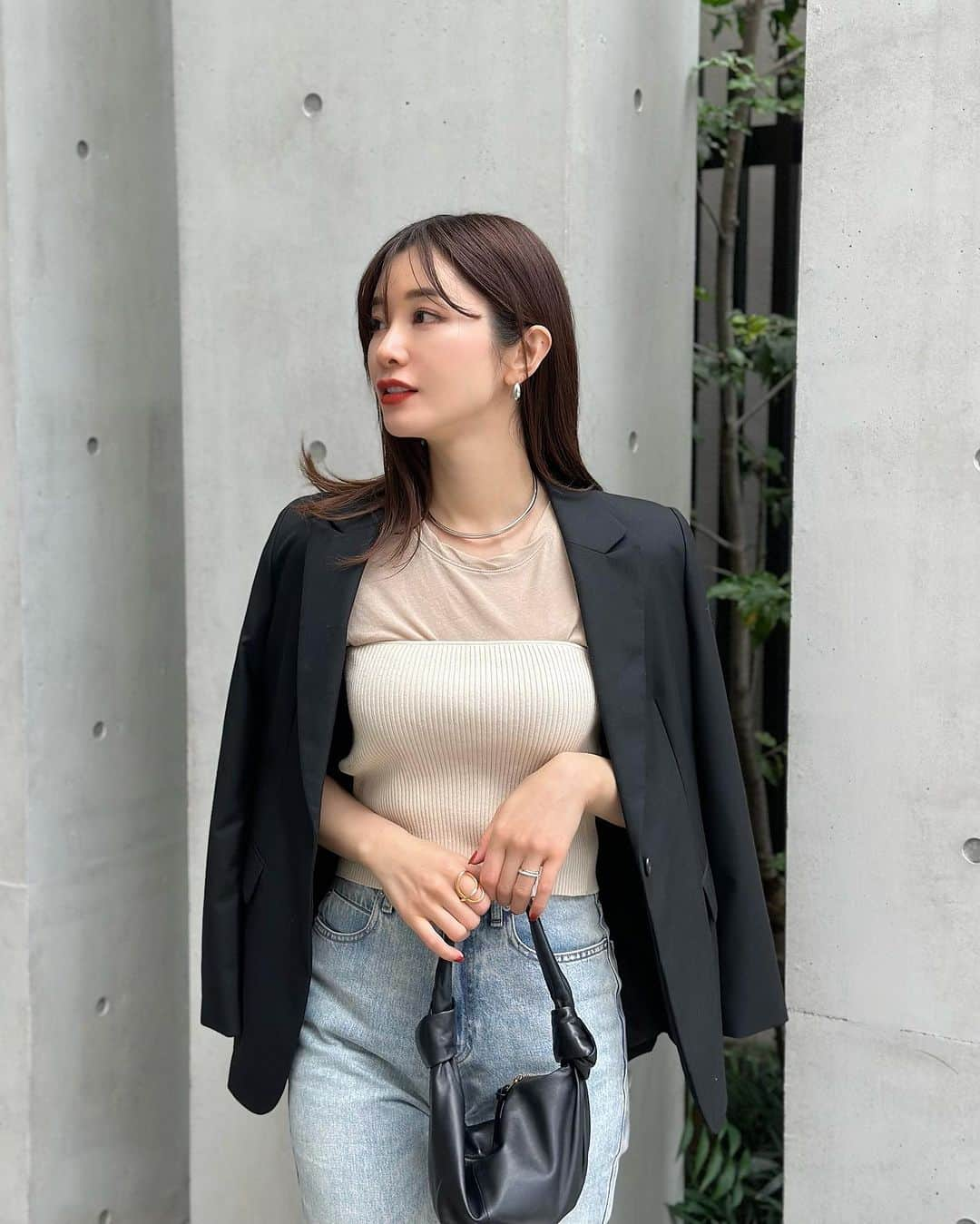 金城ゆきさんのインスタグラム写真 - (金城ゆきInstagram)「OOTD♥ tops : @plage_jp  denim : @whimgazette_official  jacet : @anuans.official  bag : @newbottega   ジャケットはたくさん持ってるけど、黒は新鮮♥ デニムと合わせてカジュアルに着るのが好きです👖🫶  #coordinate#ootd#outfit#fashion#jacket#秋コーデ#ジャケットコーデ」10月23日 20時18分 - yukikaneshiro