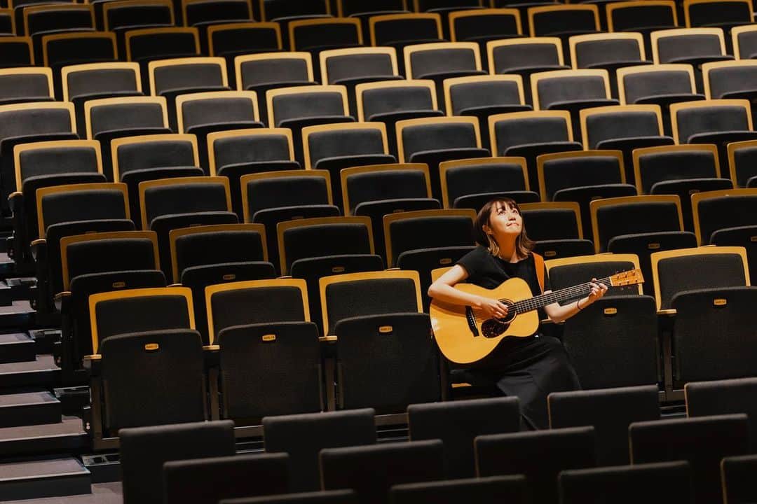 矢井田瞳のインスタグラム：「「アイ」と「ノロイ」って背中合わせのような、そんな気がしてるんだっ。  photo by @sueyoshiryouta   #アイノロイ」