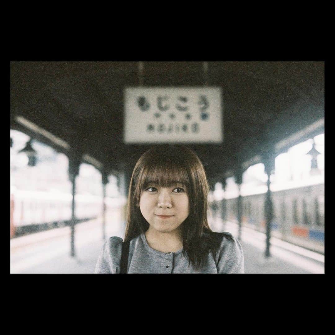 武田智加のインスタグラム：「福岡楽しもう計画 プチ卒業旅行🚃 in北九州‪‪❤︎‬  フィルムでおしゃれに撮ってもらっても他の写真は静かに撮れません🫠   #門司港 #1047camera」