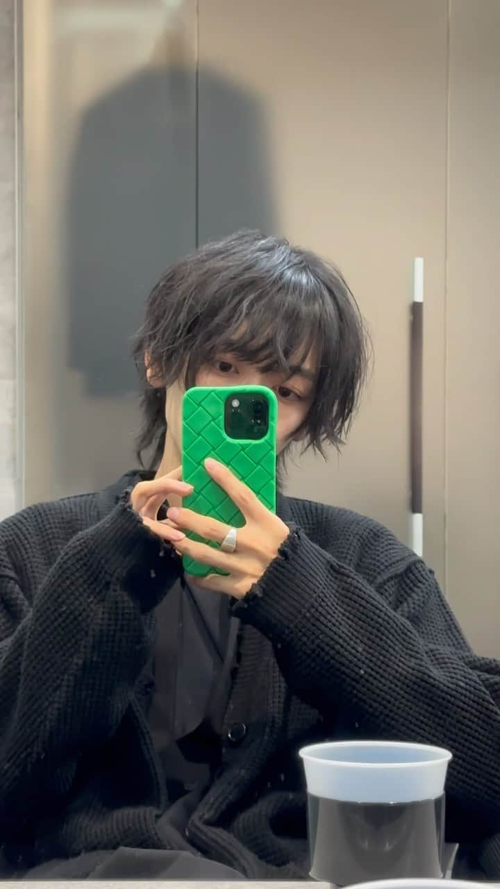 浩平のインスタグラム：「前髪短くした🐦‍⬛」