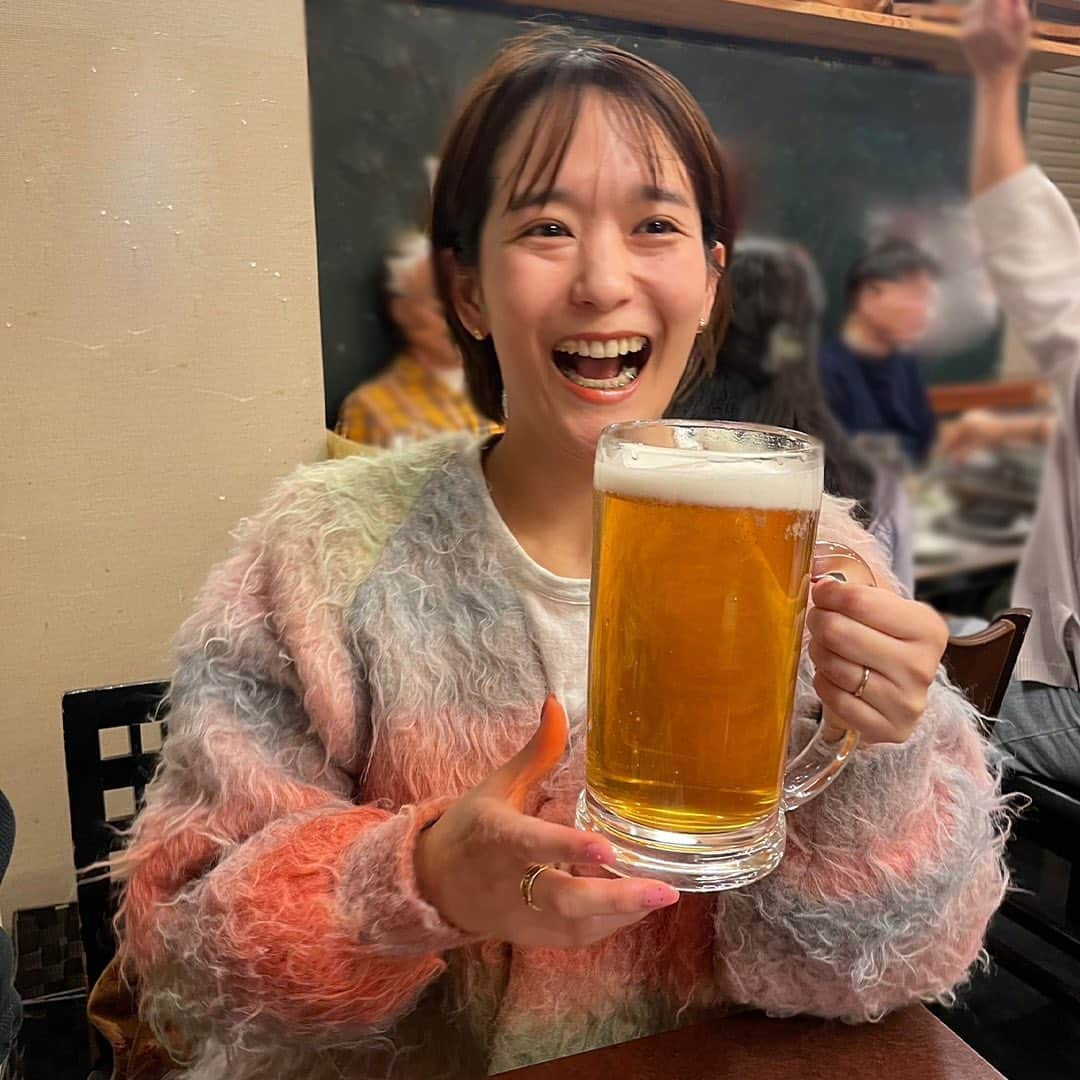 ゆうりさんのインスタグラム写真 - (ゆうりInstagram)「大好きなでかいビールと🍺 大好きな友達夫婦(みき)👫  無条件のハッピーセットです♡♡♡  #ビール #やっぱり最強のカメラマン笑 #ああずっとこうやって自由に笑っていたい #29歳になっても思うってことは #もう一生思うから #最近は諦めている #悪い諦めではなく #なんか大人になるってこゆことなのかなって #思ったりしてる #期待せず #でも適度な向上心をもちつつ #自分なりに納得のいく生き方になるように #日々適度に責任感もってやり切る感じ? #伝われ #とりあえず #まだ月曜日 #フリークスストア」10月23日 20時20分 - i_am_yuurich