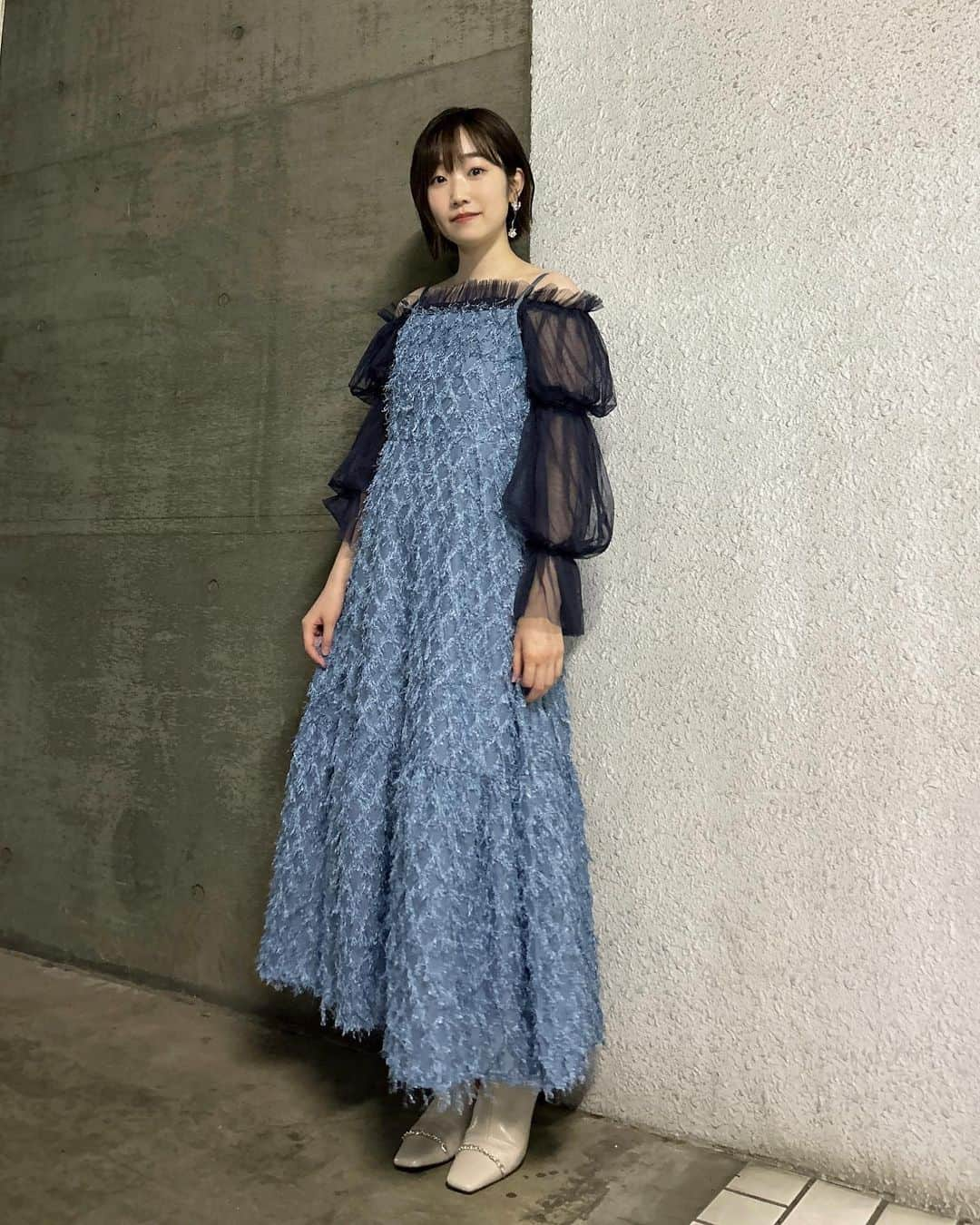 田所あずささんのインスタグラム写真 - (田所あずさInstagram)「愛美さんのニューシングル『HELP』初回限定盤の特典映像にゲスト出演してきました！ そのときの衣装👗 スタイリングはつばちゃんさん  @tsubasashimoda  ヘアメイクは尾関さんでした！  バーに合う大人の品と華やかなスタイリング！ さらに肩とかにもキラキラをまぶしていただいてファビラスにしてもらいました！楽しかった🤭  #愛美のHELP #azusatadokoro  #tadokoroazusa #田所あずさ」10月23日 20時20分 - azusa_tadokoro