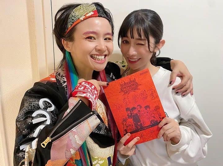 名越涼子さんのインスタグラム写真 - (名越涼子Instagram)「テイルズオブシンフォニア初の単独イベントで たーーーっぷり歌ってくださったmisonoさん✨ @misono_koda_official   歌を聴きながら涙ぐんでいたお客さんたち🥺✨ これは感動するよね....そして贅沢。 シンフォニアの色んなシーンがよぎるぅ〜  最っ高のライブでした♡  一一一一一一一一一一一一一一一一一一 #テイルズ#テイルズオブシンフォニア  #イベント#ゲーム#MC#ライブ #生歌#最高すぎた#大阪#大阪出張」10月23日 20時24分 - nagoshi_ryo