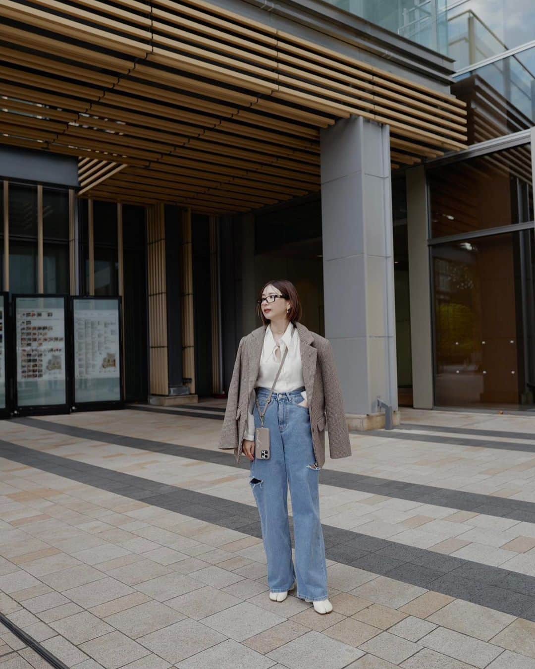 仲村美香のインスタグラム：「10.25までMARQUE大セール開催中😭‼️ 20-50%オフになっております‼️ こちらのジャケットとブラウスも セール対象で新作なのに20％オフ🥲🥲🥲🩷 めちゃめちゃ可愛いので 是非チェックして下さい😭✨  3日間限定の本当にあり得ないセールなので 是非この機会にサイトを見るだけでも‼️ 覗いてみてほしいです🥲🥲🥲🩷　  セールを全くしないブランドで8年やってきました。 今回は特別なイベントなので 何度も言いますがお見逃しなく😭🩷🩷🩷 @marque_official」