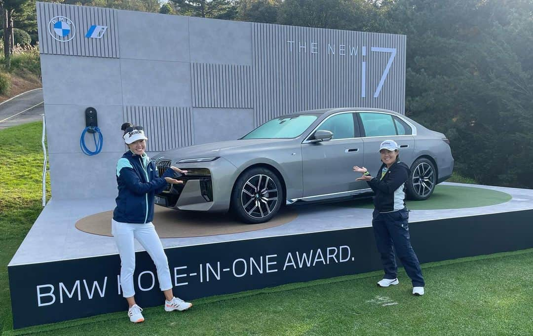 畑岡奈紗さんのインスタグラム写真 - (畑岡奈紗Instagram)「감사합니다🇰🇷 Another fun week in Korea! Thank you for hosting amazing tournament @bmw_korea 💙🤍💙🤍  #lpga #asiaseries #korea #nasahataoka #畑岡奈紗 #abeamconsulting  #hiltongrandvacations   #dunlopgolf_official  #admiral_golf_jp   #japanairlines_jal 　  #adidasgolf  #山新 #cocacola」10月23日 20時27分 - nasahataoka