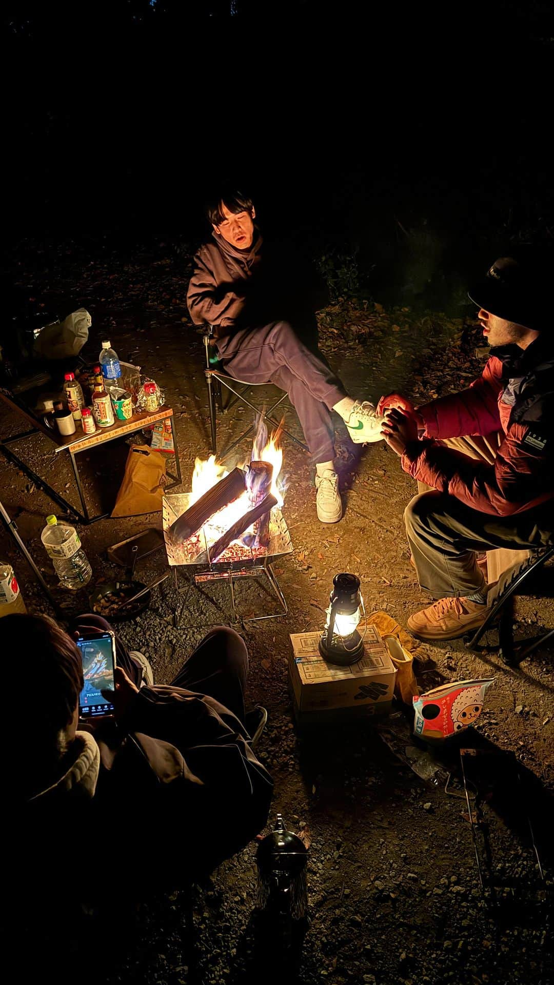 永石拓海のインスタグラム：「#アビキャン🏕️🔥🍲 皆んな楽しそうで良かった！ 最高のOFFでしたー！！  #ながいし食堂  #すき焼き #秋鮭と舞茸の炊き込みご飯  #アビスパ福岡 #キャンプ初心者  #キャンプめし  #デイキャンプ  #焚き火  #アウトドア  #snowpeak」