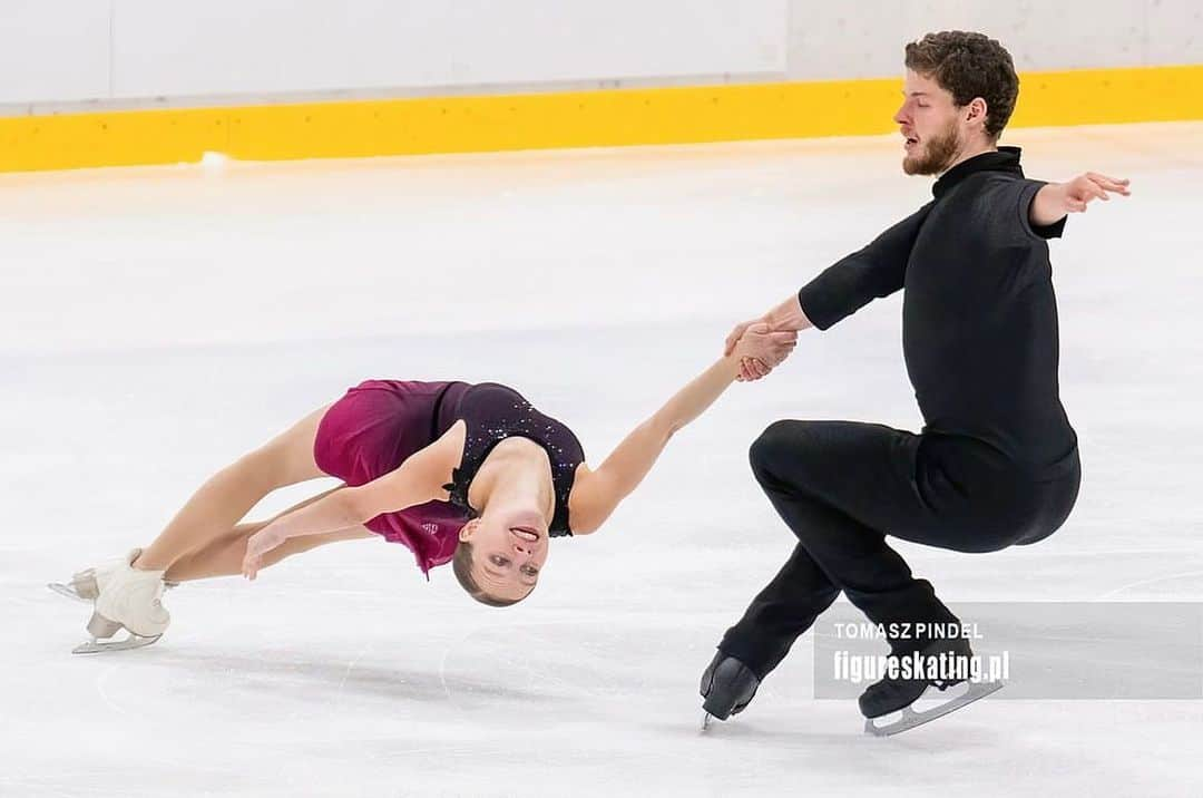 ユリア・シェチニンさんのインスタグラム写真 - (ユリア・シェチニンInstagram)「Diamond spin Katowice 💎🇵🇱 • It feels great to be welcomed so warmly to my new skating home and to skate in front of such a warm and supportive crowd! 🇵🇱❤️ • Loads of things to work on, but still pleased with what we accomplished in not even 3 full months of skating togheter. Only up from here! 😌 • 📸: @tomaszpindel  • #figureskating #pairskating」10月23日 20時28分 - iouliachtchetinina