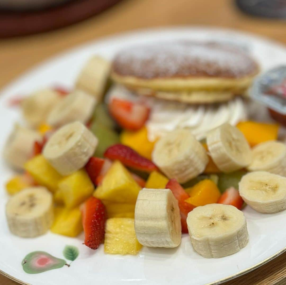 高島礼子のインスタグラム：「芸術の秋 食欲の秋🍂ですね 宝塚の、歴史も凄いですね 歌っていいですね🎵  #宝塚雪組 #アニバーサリー #食欲の秋 #休日の過ごし方」