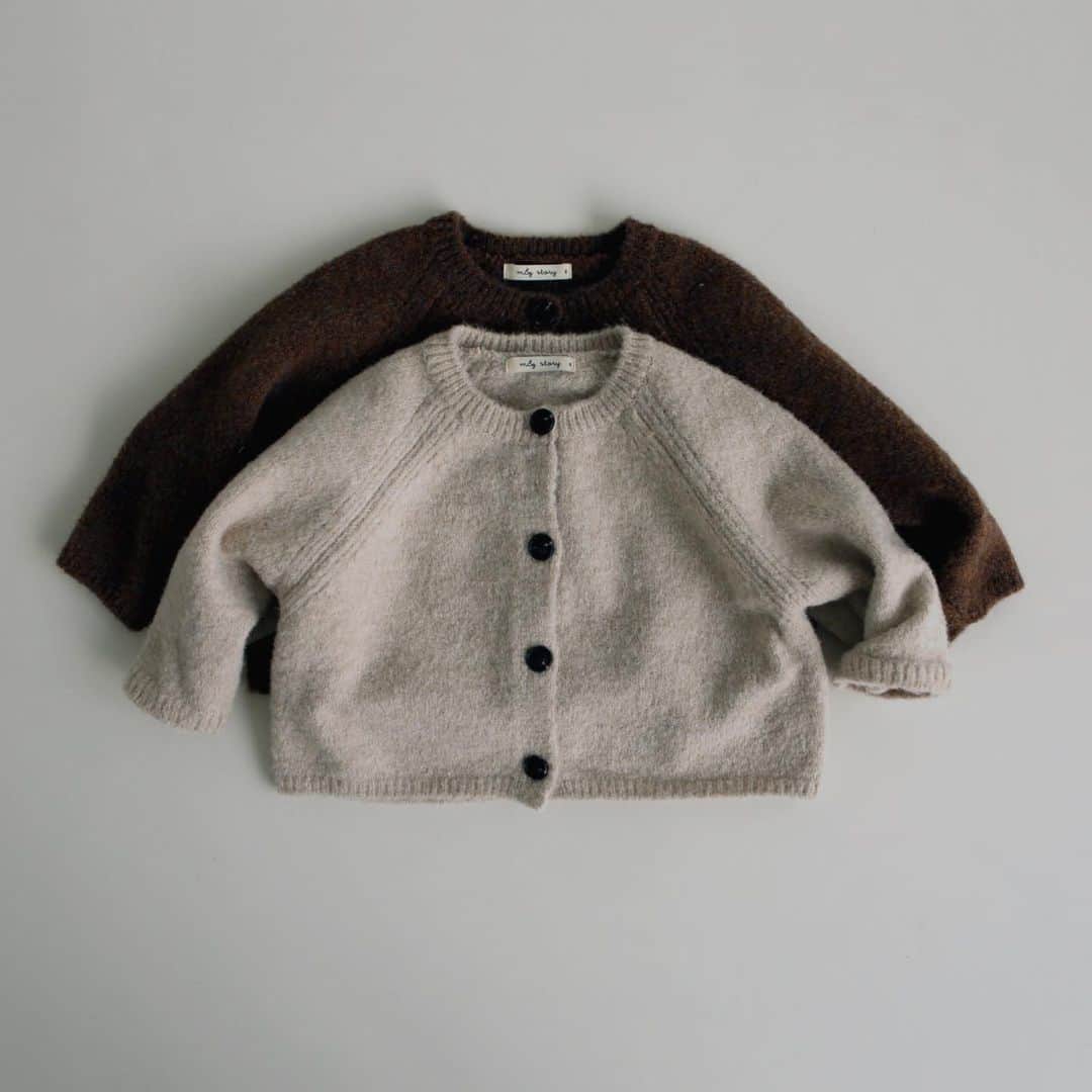 のインスタグラム：「. . ウール混 ニットカーディガン🧶  可愛いんだな この 密度の高い 毛糸感が🙈  こちらは セレクトアイテムなので サイズは S〜XLまでに なります。  10/24 21:00〜 . . . . .」