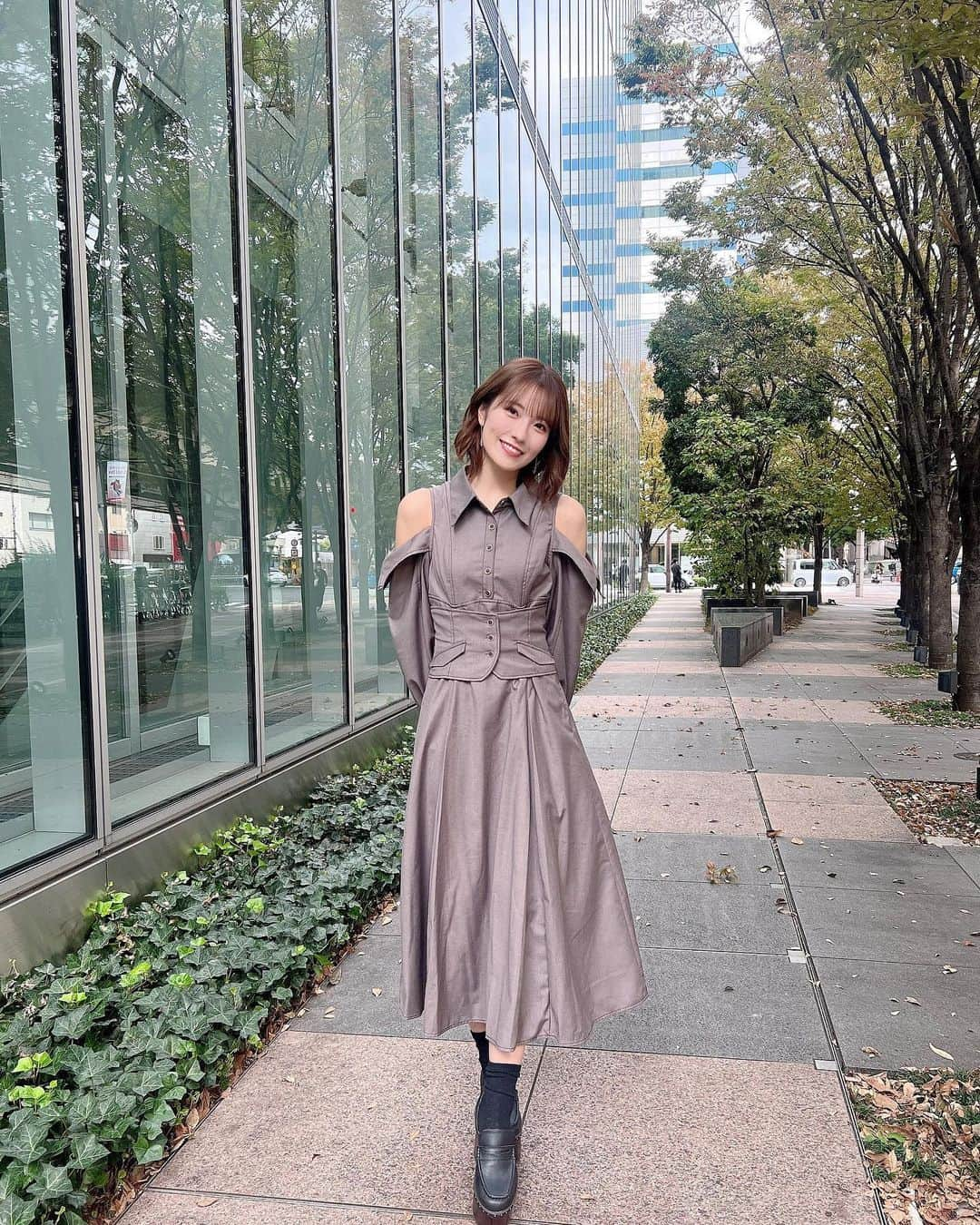 小嶋花梨のインスタグラム：「⁡ 綺麗めワンピースの日💍 ⁡ ⁡ #ワンピース #dazzlin #pr #秋服コーデ」