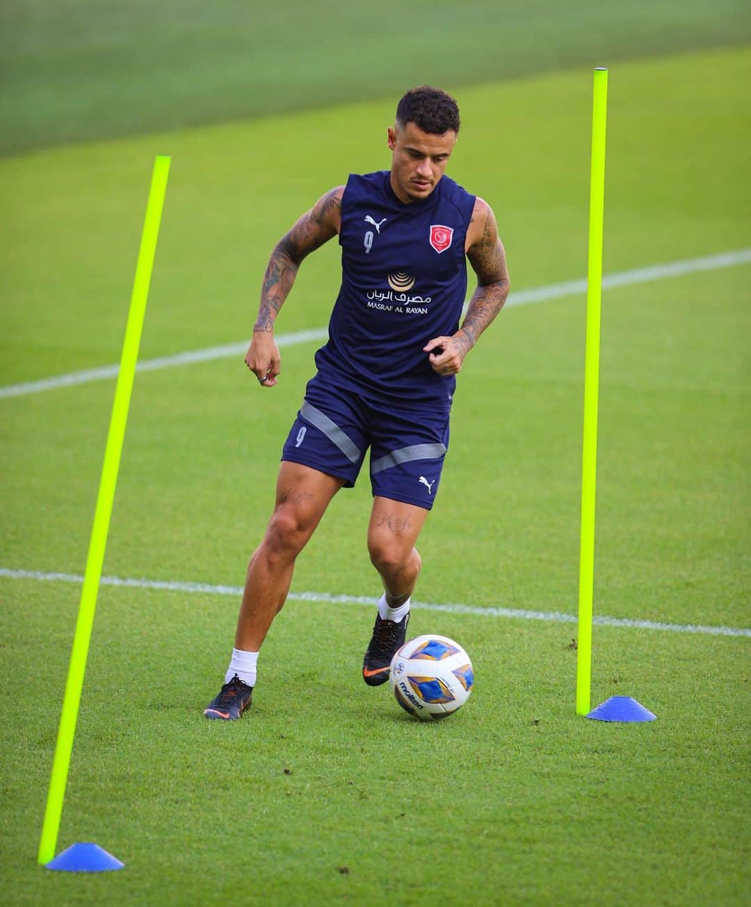 フィリペ・コウチーニョさんのインスタグラム写真 - (フィリペ・コウチーニョInstagram)「Foco, força e FÉ. 🦾⚽️ #omelhorestaporvir」10月23日 20時45分 - phil.coutinho