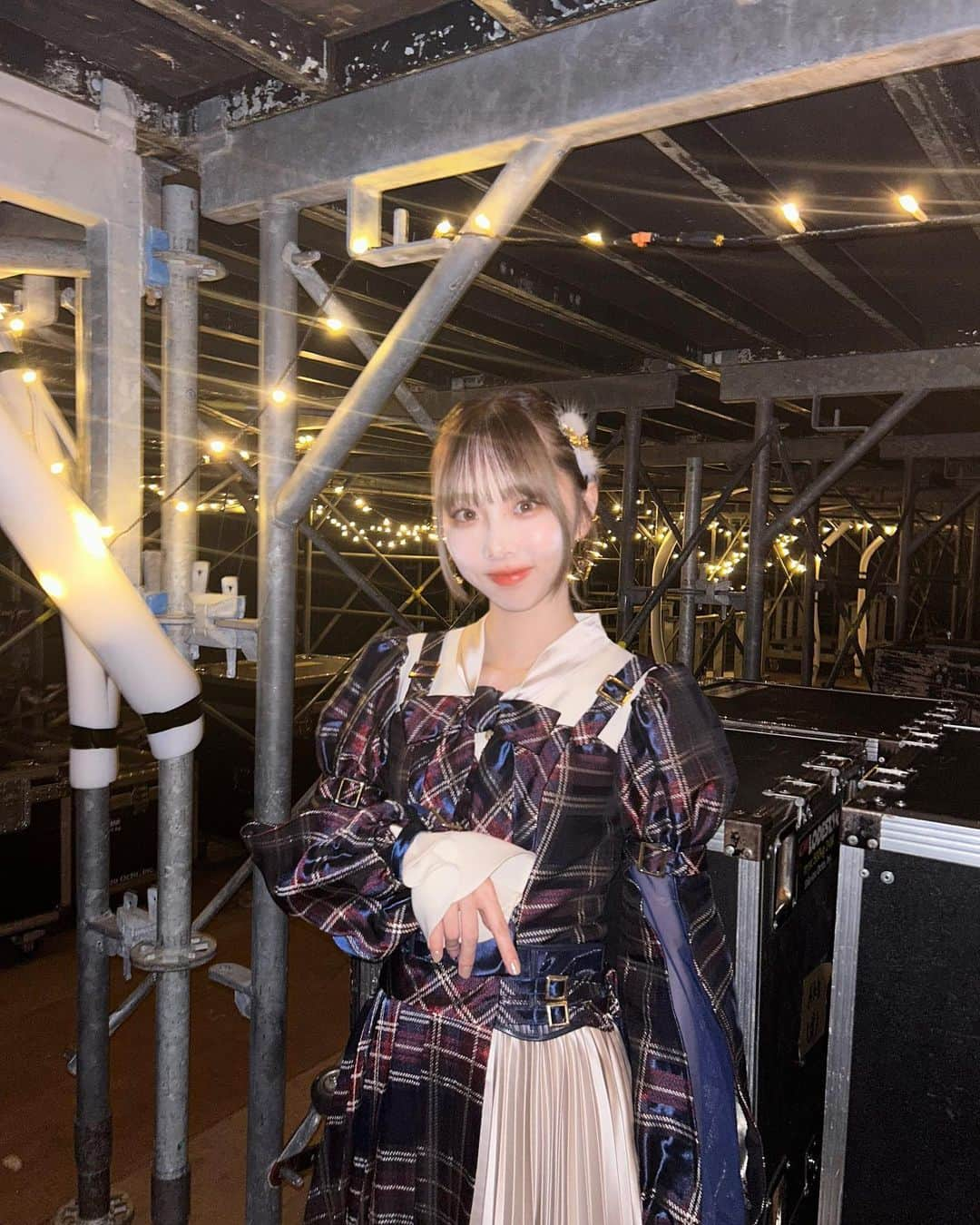 岡田梨奈のインスタグラム：「武道館コンサート2日間ありがとうございました。  そして、私にとっては人生で最後のコンサートでした。  ステージから見たあの景色は、生涯忘れることはないと思います。 AKBに入る前から見てみたかったあの景色、私の子供の頃からの夢が間違いなくそこにはありました。  最後に日本武道館のステージに立たせていただいたこと、本当に感謝の気持ちでいっぱいです。  卒業まであと1週間、駆け抜けるぞ！  #akb48 #日本武道館 #コンサート」