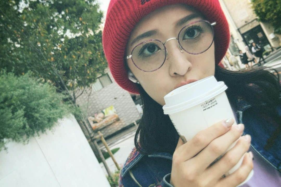 中江友梨のインスタグラム：「ニット帽を被ると一気に冬を感じました🚶‍♀️」