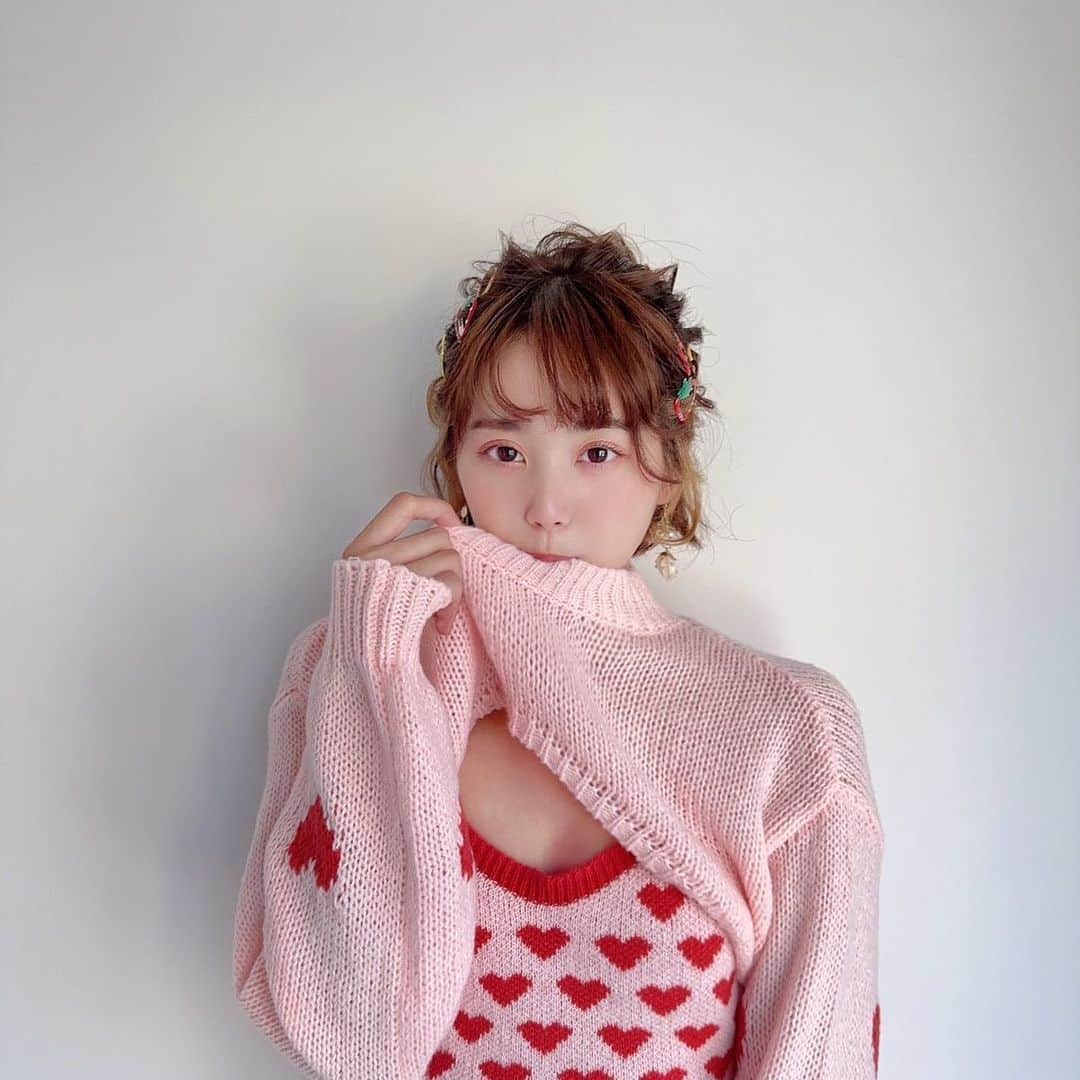 yunappleeeのインスタグラム：「𓈒 𓈒 ぱくっ🍓🥛♡ #ゆなぴく   🍰食べてるお写真はまた載せるね♡  model @chiastagram819  🍓earring @cerise_and_  hair @yuzyleon   sutdio @studio_chico_camera   photo @yunappleee  #撮影 #福岡#fukuoka#名古屋#岐阜 #撮影モデル #写真好きな人と繋がりたい#あざとかわいい#サロモ#被写体募集#knit#🧶#🍓」