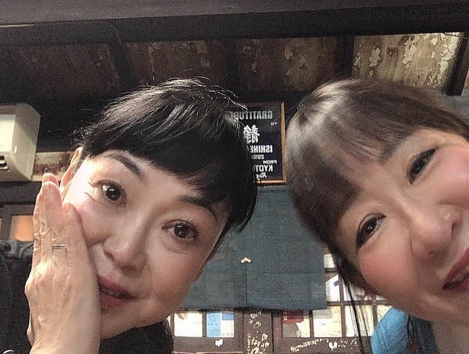 未知やすえさんのインスタグラム写真 - (未知やすえInstagram)「今日で楽日の祇園花月 あきえ姉さんと一緒だったので 色んなお店に連れて行って頂きました。 2人で京都に一泊して懐かしいお店 「静」に行ったり下鴨警察の一日 署長をさせて頂いたり京都を満喫 出来た1週間でした✨ そして10月23日は、あきえ姉さんのお誕生日🎂 おめでとうございます🎉 BSよしもとの放送は11月23日(木) 21時からです！ #祇園花月 #よしもと新喜劇  #吉本新喜劇  #BSよしもと #酒井藍 #座長 #浅香あき恵 #姉さん #お誕生日 #京都満喫 #静 #下鴨警察 #一日署長」10月23日 20時51分 - michiyasue