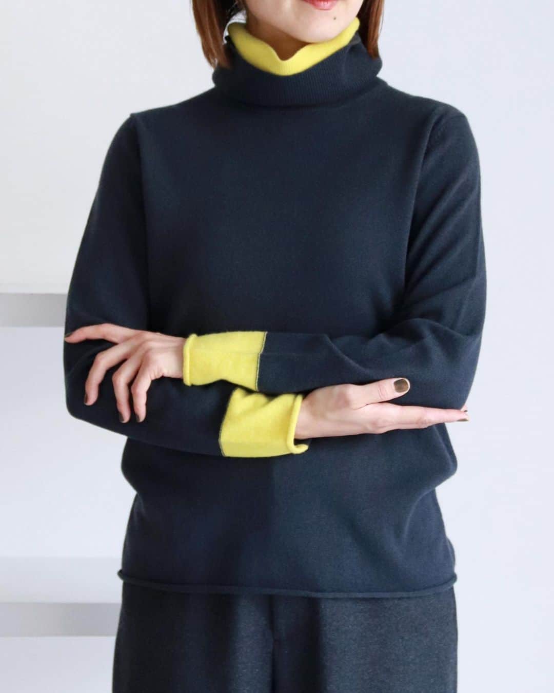 GALERIE VIEのインスタグラム：「. ⁡ 【 scotland cashmere knit 】 ⁡ ⁡ Turtle Neck Pullover 23-02-34-02311 ¥49,500 ⁡ ⁡ #galerievie #ギャルリーヴィー  #tomorrowland #トゥモローランド #fall #winter #knit」