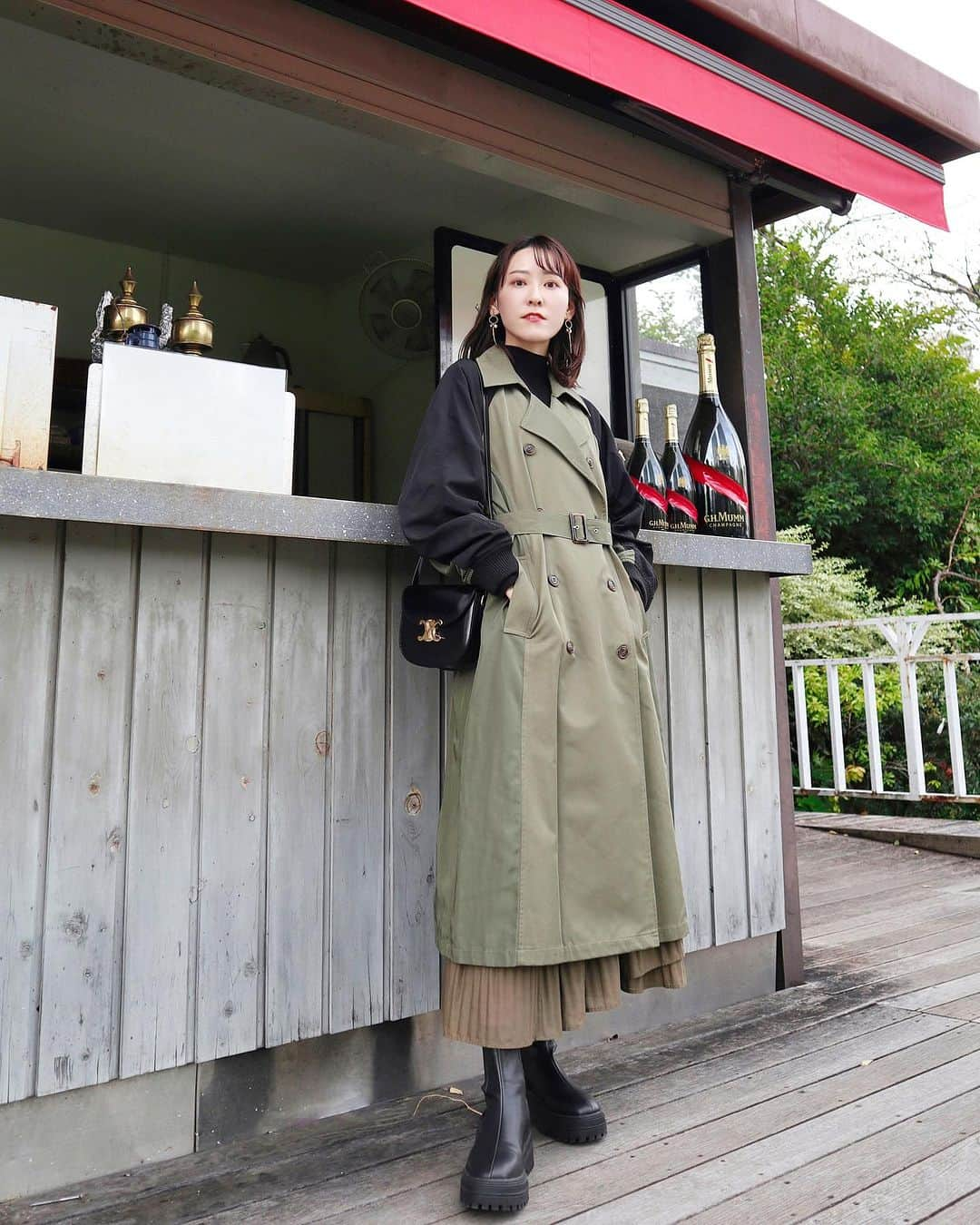 高橋晴香のインスタグラム：「#coordinate ⁡ ⁡ 大好きなトレンチ🧥 ⁡ ⁡ 今年は @cepica_official のMA-I スリーブトレンチコートに💚 ⁡ ⁡ 袖がブルゾンっぽくて、カーキ×ブラックのバイカラーが他にあまりない感じで👌 ⁡ ⁡ デザイン性高いし、1枚着るだけでこなれ感のあるレイヤードスタイルに仕上げてくれる✨ ⁡ ⁡  #PR  #コーデ  #code #outfit#ootd #fashion #お洋服 #晴香コーデ  #cepica  #セピカ  #きれいめカジュアル #大人カジュアル #トレンチコーデ #トレンチ #トレンチコート #大人カジュアルコーデ # #秋冬コーデ #andonjionestore」