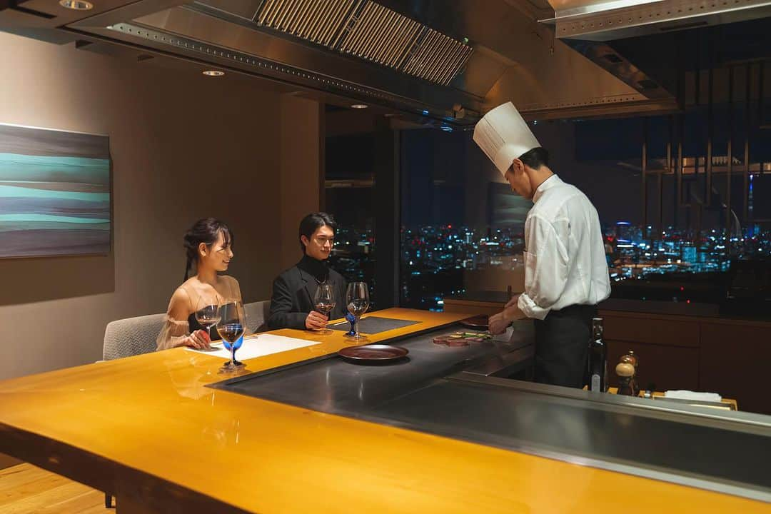 ザ・プリンスギャラリー 東京紀尾井町のインスタグラム：「ロマンチックな夜のひとときを。  Experience a special and romantic moment in the evening.  Share your own images with us by tagging @princegallerytokyokioicho  ————————————————————— #theluxurycollection #princehotels #tokyohotel #marriottbonvoy #theprincegallerytokyokioicho #tokyohotelstay #ザプリンスギャラリー東京紀尾井町 #東京ホテル #ホテルステイ #東京ホテルステイ #ディナー #ディナーデート #ホテルディナー #夜景」