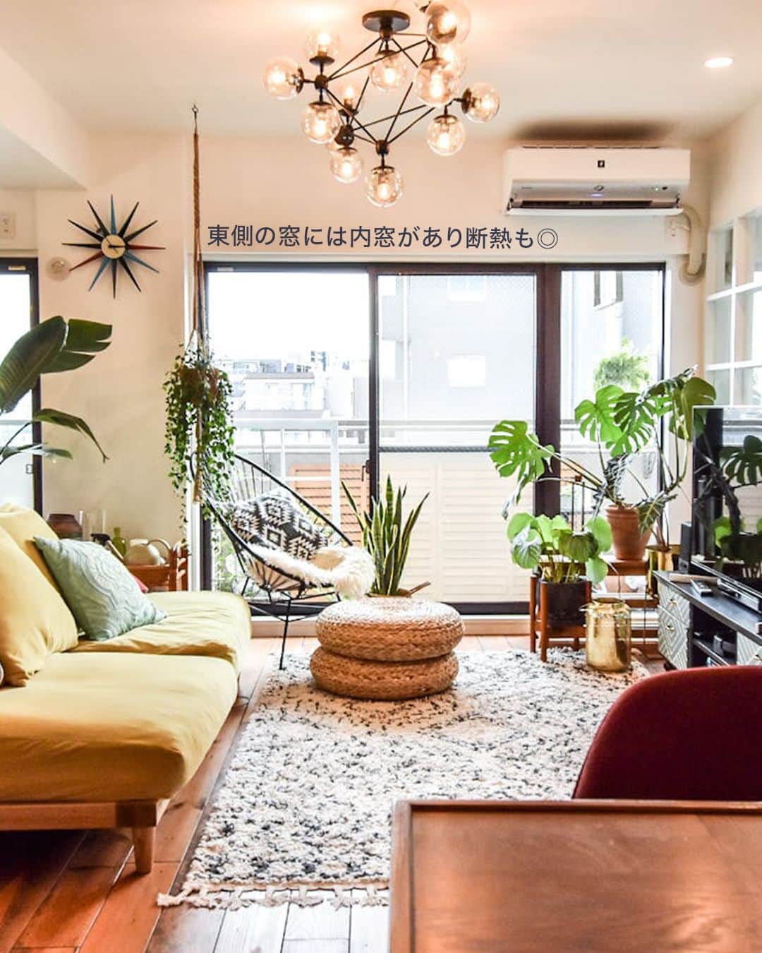 カウカモ ｜『一点もの』の住まいに出会おうさんのインスタグラム写真 - (カウカモ ｜『一点もの』の住まいに出会おうInstagram)「『ウルカモ物件』  ｜for sale｜中野富士見町駅 徒歩10分（76㎡・2K/DK/LDK）  ・ 2021年7月にフルリノベーションし引っ越しました。 寝室、室内窓で仕切ったワークルームとキッチン、作業場込みの広めのリビングというゆとりのある2LDKの間取りです。夫婦2人それぞれの仕事用スペースを作っています。  隣の住戸がなく南東西3方向に窓がある部屋のため、日当たりや風通し良好。周囲の物音など気にせず生活ができます。  室内壁や設備はほとんど塗装仕上げで、カラフルな内装部分はお好きな色に簡単に塗り替えも可能です。  駅からは少し距離がありますが、目の前にバス停があり主要な街に直接アクセスできます。 家の至近にコンビニ、スーパー、弁当屋、喫茶店や飲食店があるので、以前住んでいた駅近物件よりも住みやすいかもしれません。  大規模修繕工事が5月に完了予定で、共用部も綺麗になりました。  雑誌、書籍への掲載実績多数。  ---------------⁣ この物件の詳細はウルカモサイトをチェック✨⁣ ---------------⁣ .⁣ ※ウルカモ掲載中の物件は売却を検討中の住まいです ※表示されている価格は現時点の売却希望価格です ※この住まいのオーナーさんの設定した売却希望価格を表示しています。 ※価格は更新される場合があります。  #cowcamo⁣ #カウカモ⁣ .⁣ #住まいづくり #間取り #間取り図 #リビングインテリア  #ダイニングインテリア #キッチンインテリア #リノベ #リノベーション #リノベーションマンション #中古マンション #マンション暮らし #ライフスタイル #シンプルライフ #インテリア #インテリアデザイン #インテリアコーディネート #インテリア雑貨 #インテリア好きな人と繋がりたい #物件探し #内装 #オープンキッチン #心地よい暮らし #ナチュラルモダン #海外インテリアに憧れる #明るいリビング」10月23日 21時00分 - cowcamo