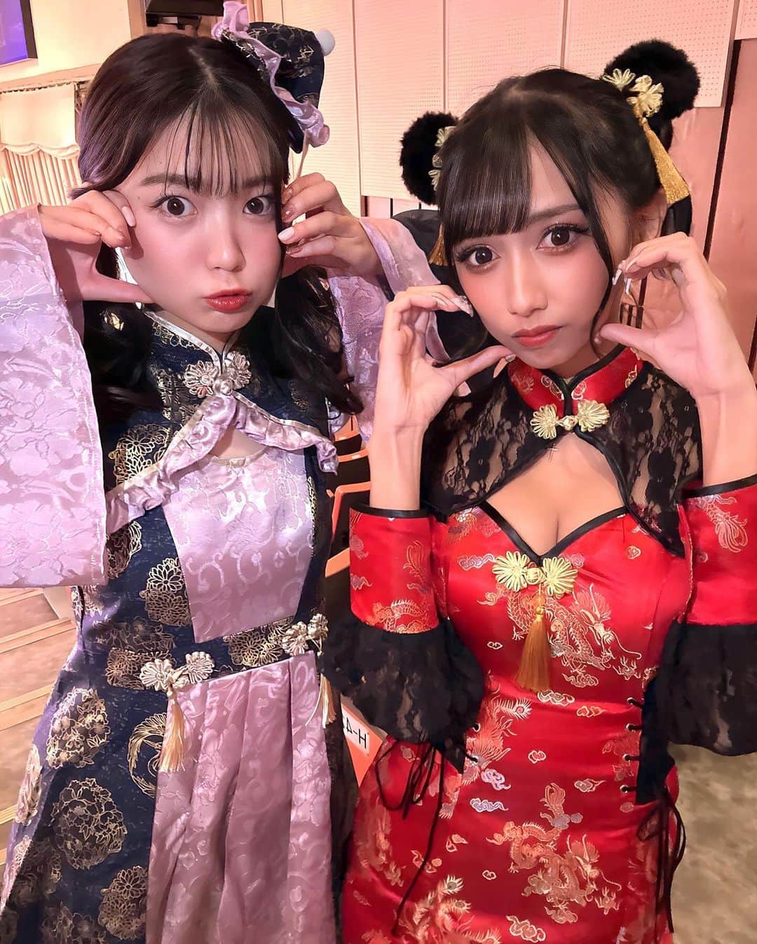 犬嶋英沙さんのインスタグラム写真 - (犬嶋英沙Instagram)「🐾  Krush.154でのハロウィンコスプレいろんな ところでネットニュースになってて嬉しい！🥹  ゆうか&えいしゃペアぎゃんかわでしょ♡🧏🏼‍♀️  #k1wgp #krush #k1 #roundgirl #roundgirls  #ringgirl #ringgirls #ラウンドガール #リングガール #ハロウィン #ハロウィンコスプレ #コスプレ #チャイナドレス #チャイナ服 #キョンシーコスプレ  #お団子ツイン #ギャル #グラビア #グラビアアイドル」10月23日 21時03分 - _eishachan