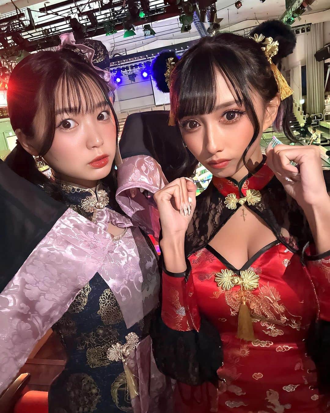 犬嶋英沙さんのインスタグラム写真 - (犬嶋英沙Instagram)「🐾  Krush.154でのハロウィンコスプレいろんな ところでネットニュースになってて嬉しい！🥹  ゆうか&えいしゃペアぎゃんかわでしょ♡🧏🏼‍♀️  #k1wgp #krush #k1 #roundgirl #roundgirls  #ringgirl #ringgirls #ラウンドガール #リングガール #ハロウィン #ハロウィンコスプレ #コスプレ #チャイナドレス #チャイナ服 #キョンシーコスプレ  #お団子ツイン #ギャル #グラビア #グラビアアイドル」10月23日 21時03分 - _eishachan