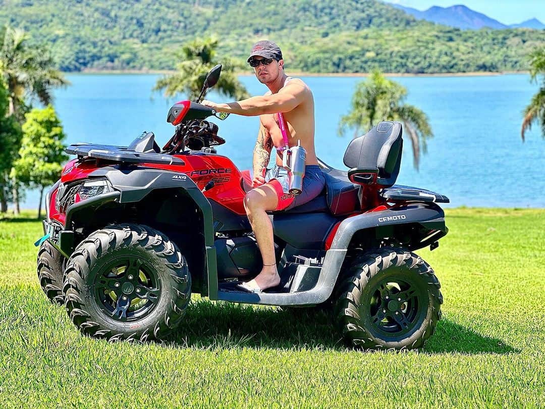 ルアン・サンタナのインスタグラム：「☀️✌🏻」