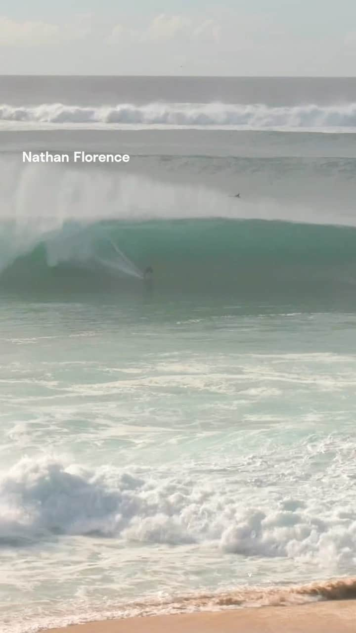 surflineのインスタグラム：「5 waves @ 50-seconds. Who got #waveoftheday during our live steam at Pipeline? Comment your favorite below. Watch the full session at the link in bio and subscribe to our YouTube so you don’t miss our next 4K Live at Pipe.   1. @john_john_florence  2. @nathan_florence  3 @_balaram  4. @m_pang  5. @benjibrand」