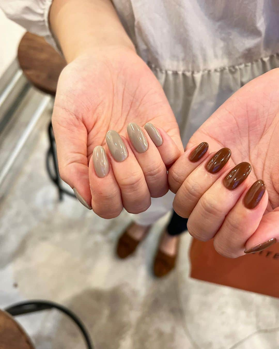 Kana Kobayashiのインスタグラム：「#nails #アシンメトリー #ネイル #シンプルネイル #ワンカラーネイル #アシンメトリーネイル」