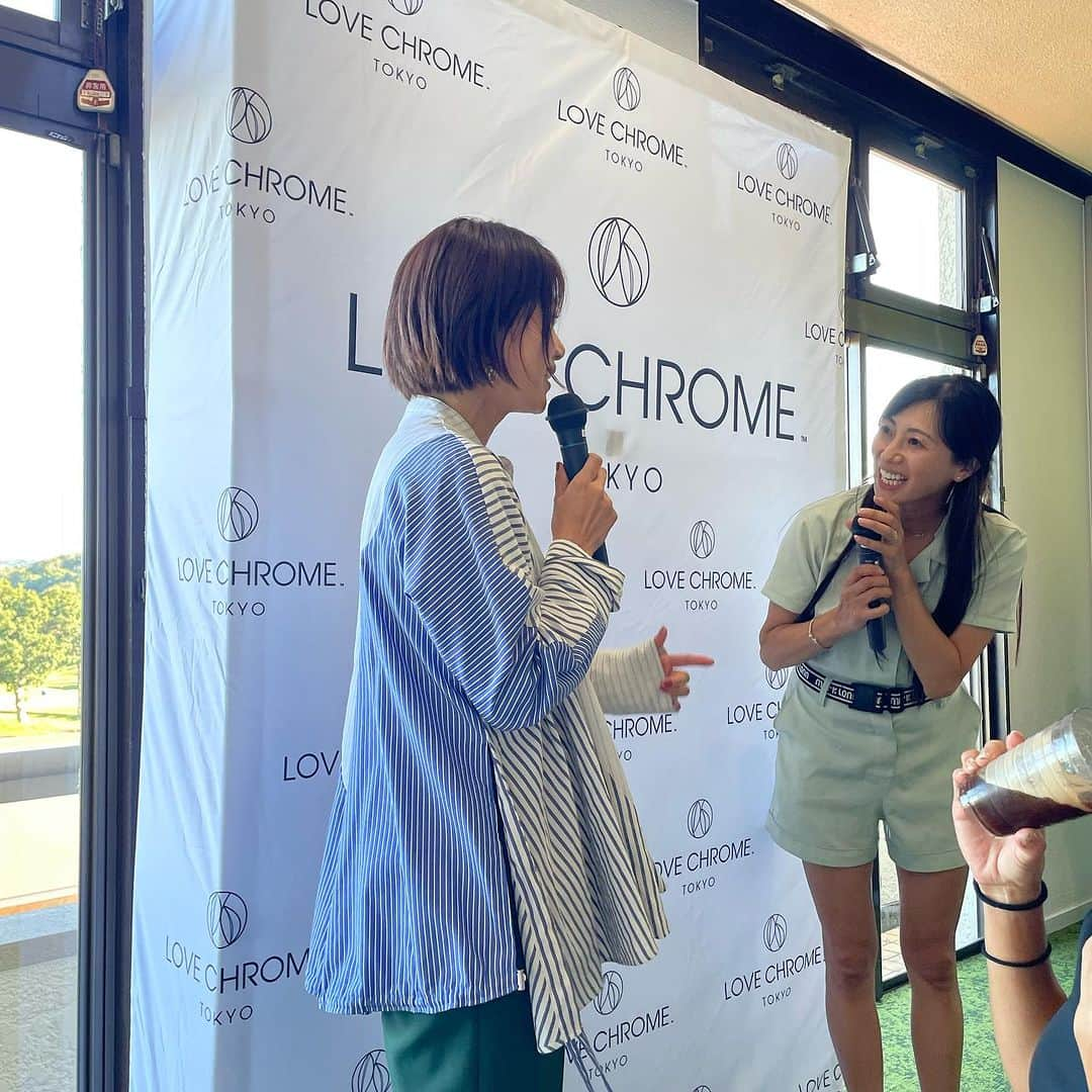 松藤あつこさんのインスタグラム写真 - (松藤あつこInstagram)「「LOVE CHROME」15周年コンペ⛳️  美髪人生に欠かせないもの @lovechrome_tokyo 🩷  売れに売れまくり、ぐんぐん成長してゆくラブクロム✨  記念すべき15周年のコンペに参加させていただきました💫  けいちゃんにご紹介頂いたご縁🫶 当時サロンも近かったり家も近かったり… @shimojimac 社長とはすんなり仲良くして頂いて😍  私がゴルフを再開したキッカケも千穂さんです🩷  人のご縁て必然だったりとかね〜 感謝しかない日々♡♡♡  ゴルフ場は…グリーンが攻略しにくかったですが…🤪 千穂さんらしい雰囲気の素敵なコンペでした✨  高級車に重宝されている日本の特許技術で櫛を作っていらっしゃる御親族、姪っ子さん達も参加で、更にラブクロムに愛溢れました😍  Y.C.primaryの皆様♡15周年✨本当におめでとうございます🎉㊗️🎈🎉  尊敬してやまぬ 🏸の潮田玲子ちゃんと♡ ⛷️の清原恵美子ちゃんと♡ 🎤の望月理恵さんと♡  最高すぎる美女達に囲まれて💖 最高の時間✨ 幸せ☺️  そして、沢山の繋がりが繋がりを呼び…♡  #幸せの連鎖 #美髪の連鎖 #出会い #繋がり #人が好き #ラブクロム #素晴らしい技術 #ジャパンテクノロジー #艶髪のプロフェッショナル   ウェアはこの秋推し柄❣️ 名門はダメかもだけども… 一目惚れ♡ 遠目で見ると、良い感じ過ぎませんか⁉️😍  @loudmouth_japan_official  @loudmouth_style  @loudmouth  #ヘビーユーザー #ラウドマウスクルー #一部 #pr  めちゃくちゃ使える素敵なベルトは @bisuhada さんからのバースデープレゼント😍 有難う御座いました〜💖」10月23日 21時13分 - atsukomatsufuji