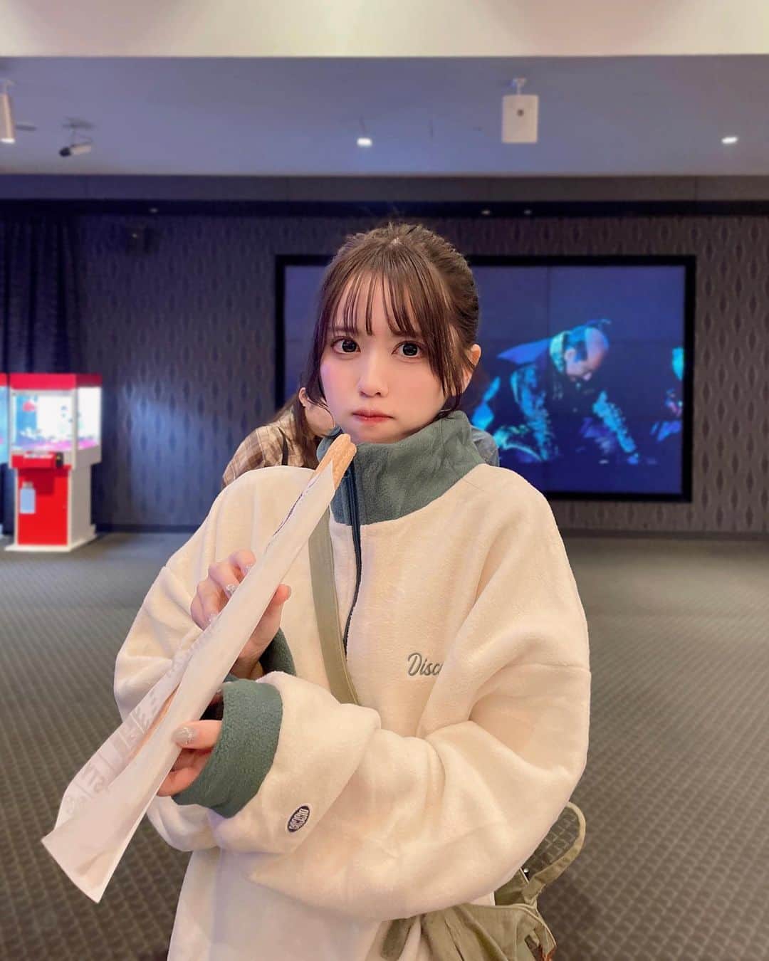 のインスタグラム：「映画見ないのにチュロスたべるために映画館行っちゃった〜〜！💭」