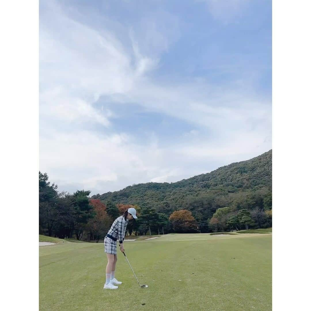 ヤン・スジンのインスタグラム：「제발 핀으로 가라아😬 . . #어프로치샷#핀으로가자구여🏌🏻‍♀️  #재미있다 #가을골프⛳️  #adidasgolf」