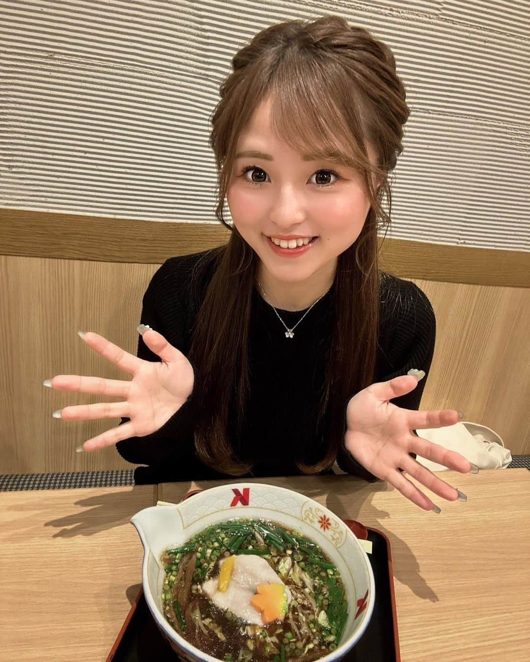 ちひろのインスタグラム：「. . ラーメンあんまり好きじゃないけど ここのラーメンは大好き😆✨ ふぐラーメン！！🍜🥰 最後〆で食べるお雑炊も最高なのです👍 . . .  .  #六本木 #西麻布 #銀座 #歌舞伎町 #北新地 #キャバクラ #キャバ嬢 #ラウンジ #ホステス #美人 #likesforlike #港区女子 #可愛い女の子 #美女図鑑 #instalike #japanesegirl #港区 #いいね返し #いいね #フォロー #フォローミー  #ズー東京 #ズー東京ちひろ #zootokyo #zoo東京ちひろ #いいね歓迎 #ラーメン女子 #ラーメンインスタグラマー #お酒好き女子」